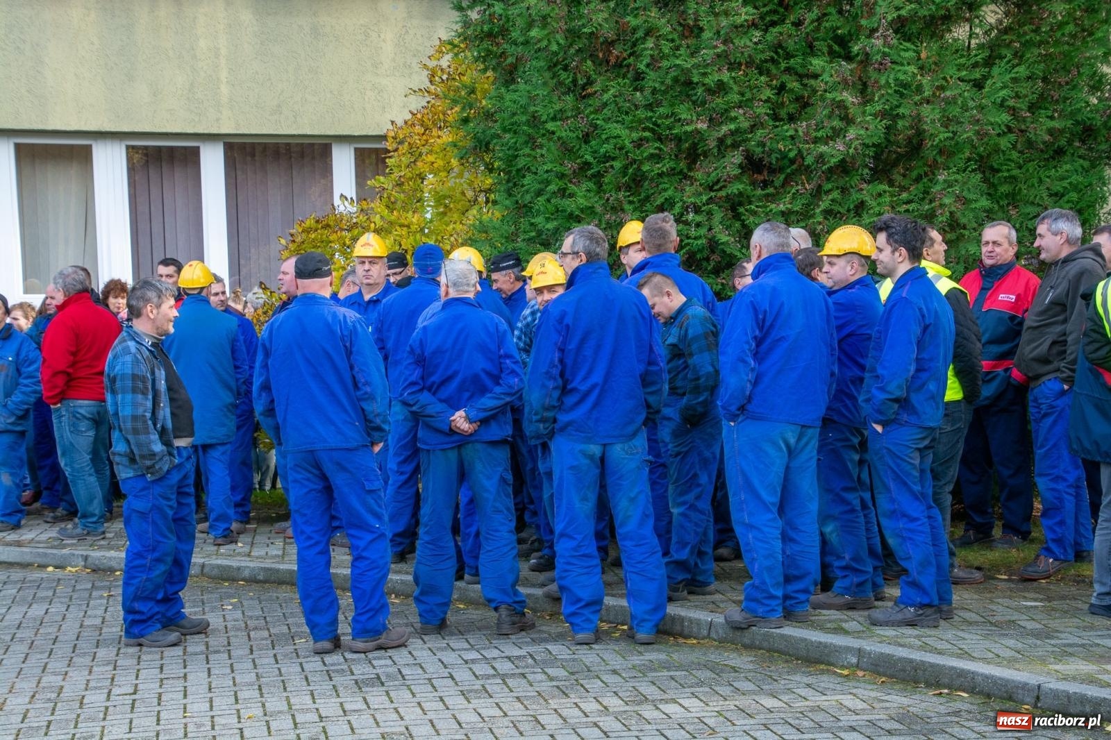 Zdjęcie w galerii na portalu naszraciborz.pl: Manifestacja pracowników Rafako. Prezes wierzy w jej przetrwanie wiadomości z regionu