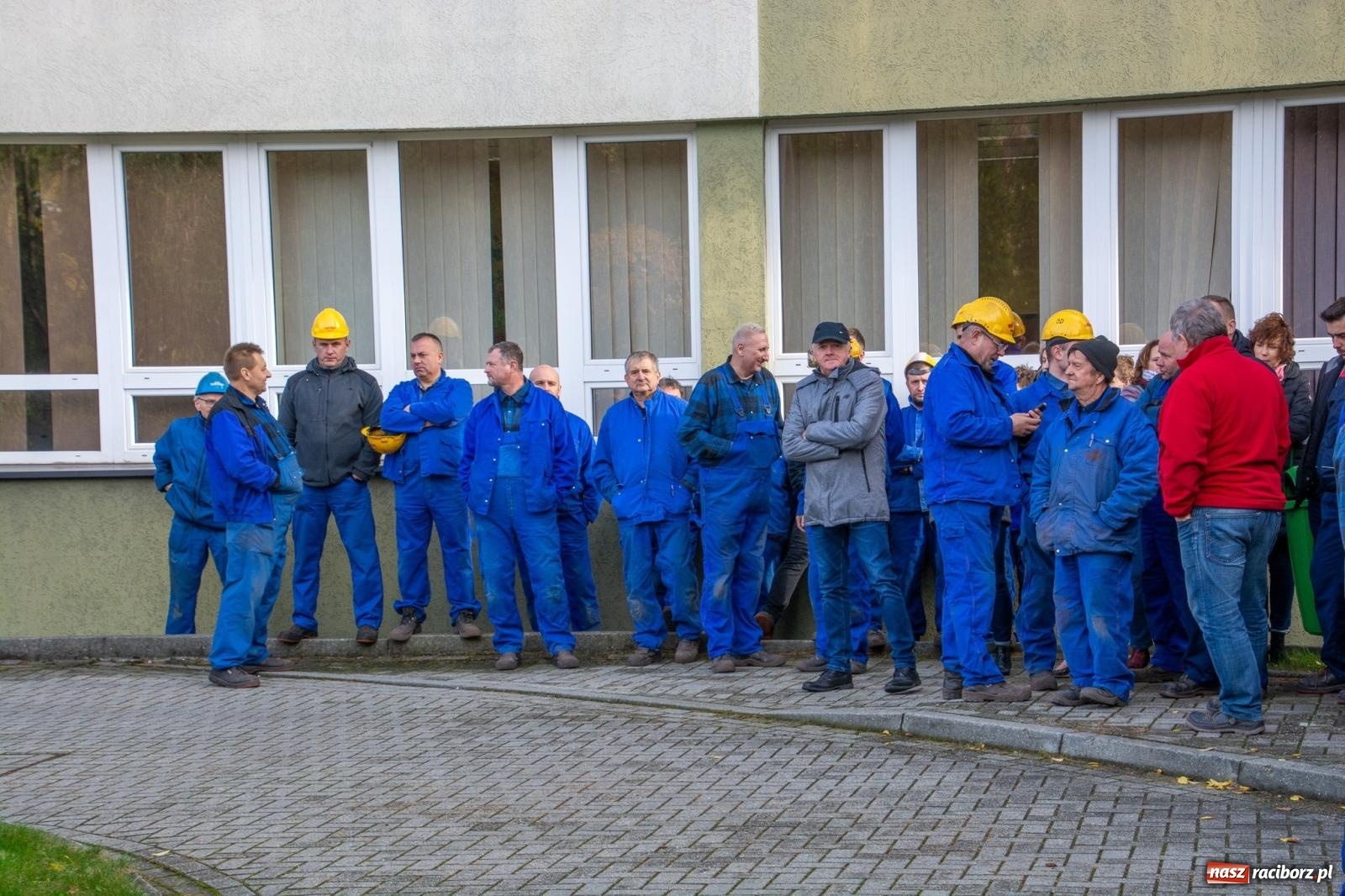 Zdjęcie w galerii na portalu naszraciborz.pl: Manifestacja pracowników Rafako. Prezes wierzy w jej przetrwanie wiadomości z regionu