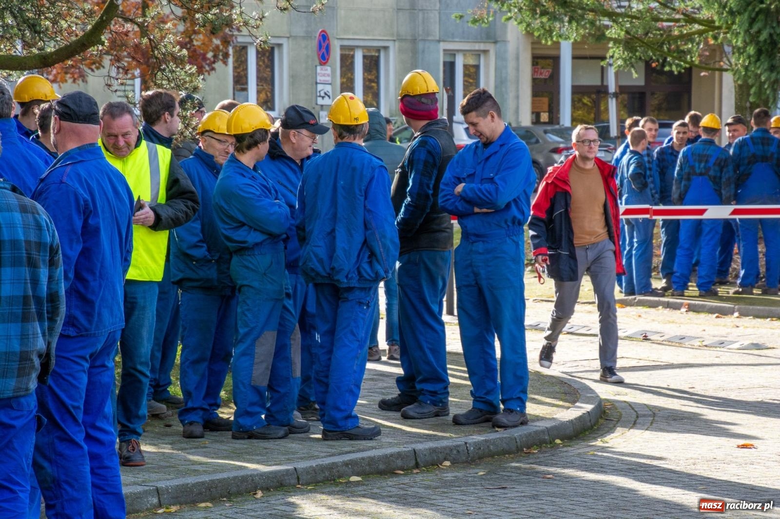 Zdjęcie w galerii na portalu naszraciborz.pl: Manifestacja pracowników Rafako. Prezes wierzy w jej przetrwanie wiadomości z regionu