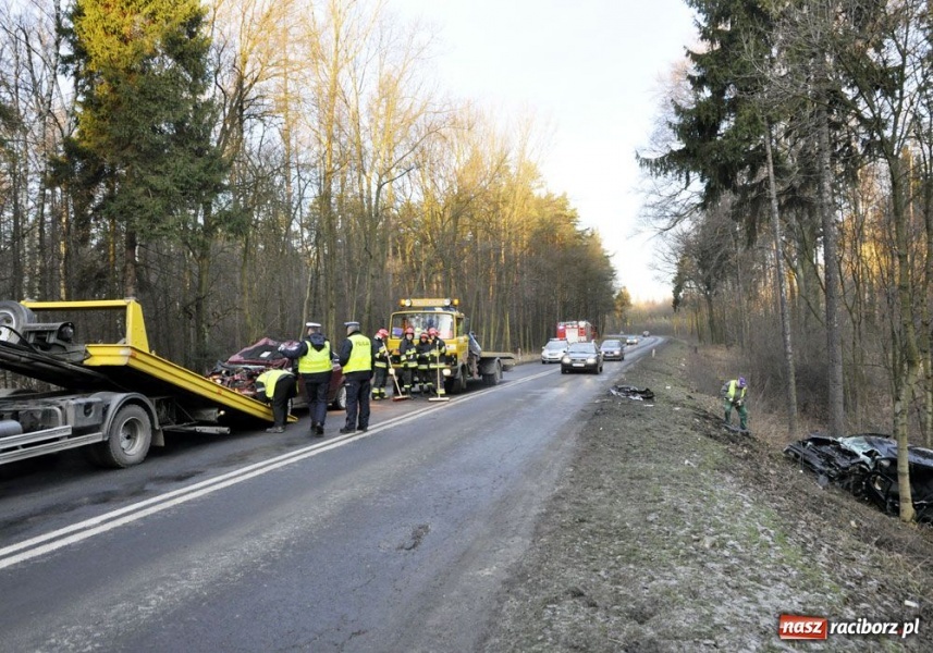 Zdjęcie w galerii na portalu naszraciborz.pl: Czołowe zderzenie w Lesie Kobyla wiadomości z regionu