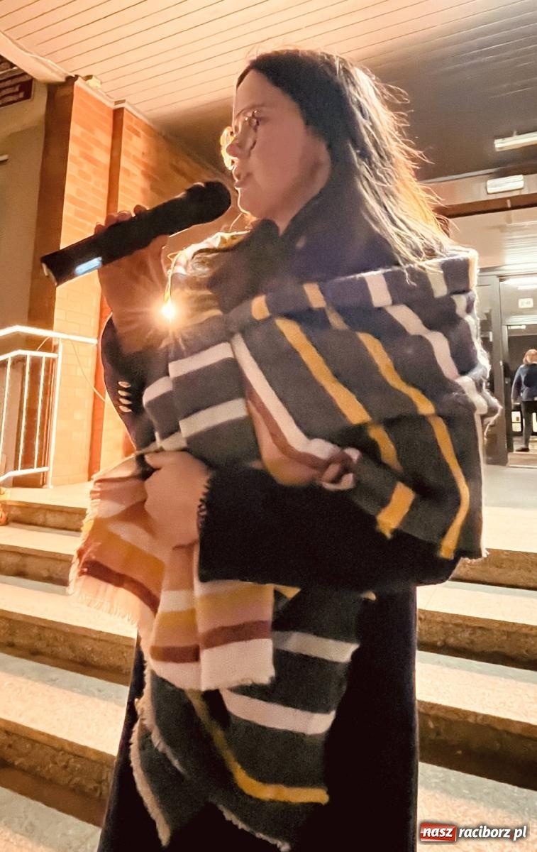 Zdjęcie w galerii na portalu naszraciborz.pl: Tłumy na św. Marcina na Ostrogu. Rozdano pół tysiąca rogalików wiadomości z regionu