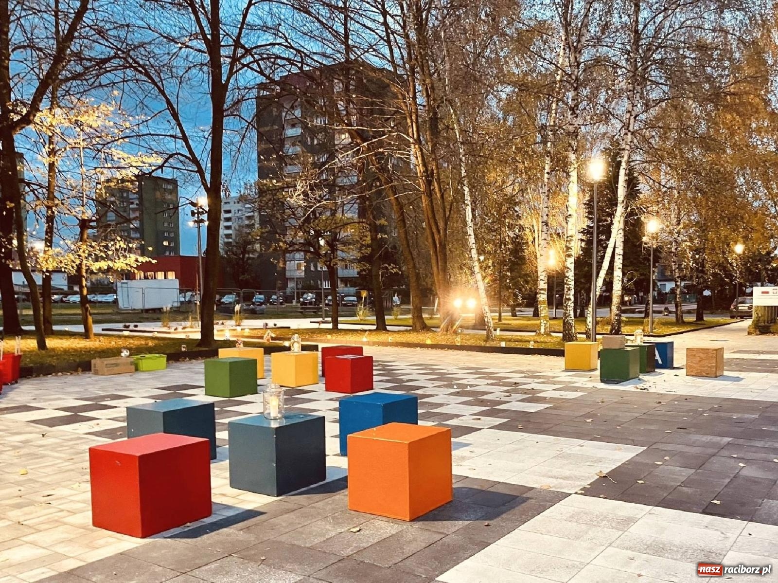 Zdjęcie w galerii na portalu naszraciborz.pl: Tłumy na św. Marcina na Ostrogu. Rozdano pół tysiąca rogalików wiadomości z regionu