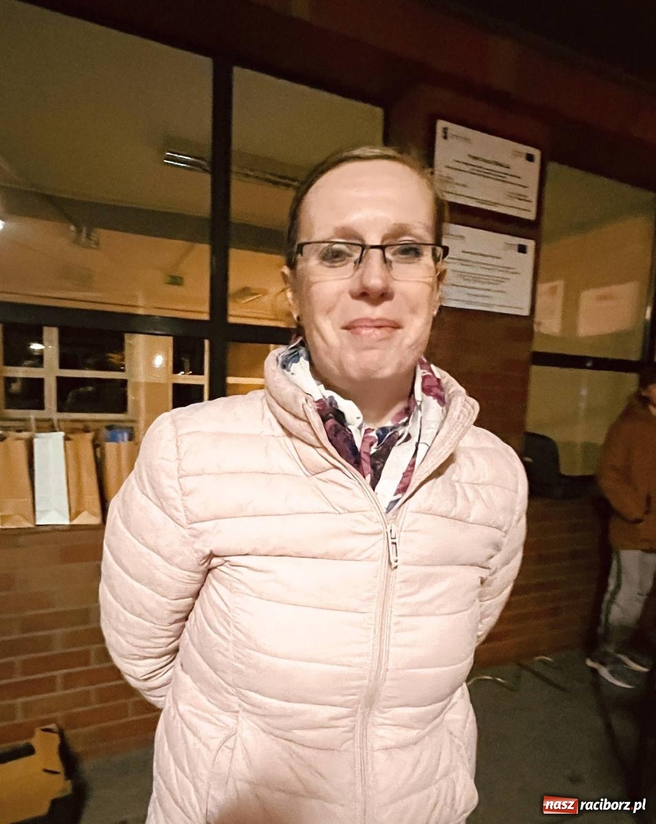 Zdjęcie w galerii na portalu naszraciborz.pl: Tłumy na św. Marcina na Ostrogu. Rozdano pół tysiąca rogalików wiadomości z regionu