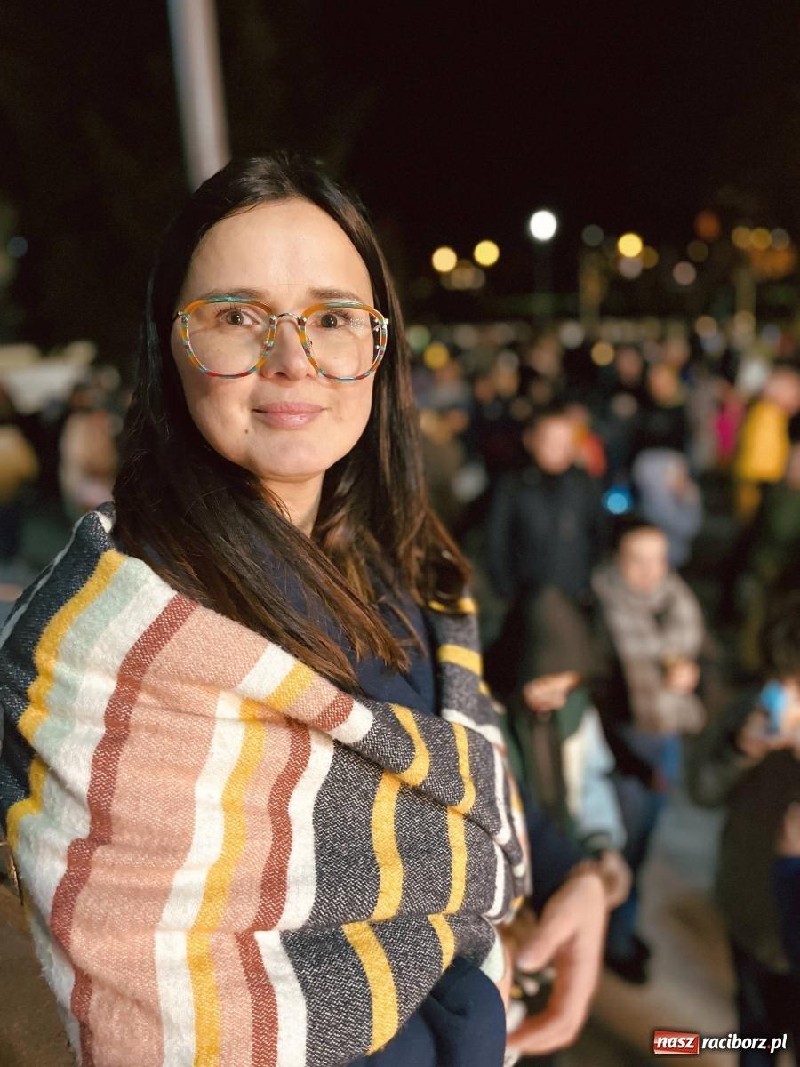 Zdjęcie w galerii na portalu naszraciborz.pl: Tłumy na św. Marcina na Ostrogu. Rozdano pół tysiąca rogalików wiadomości z regionu