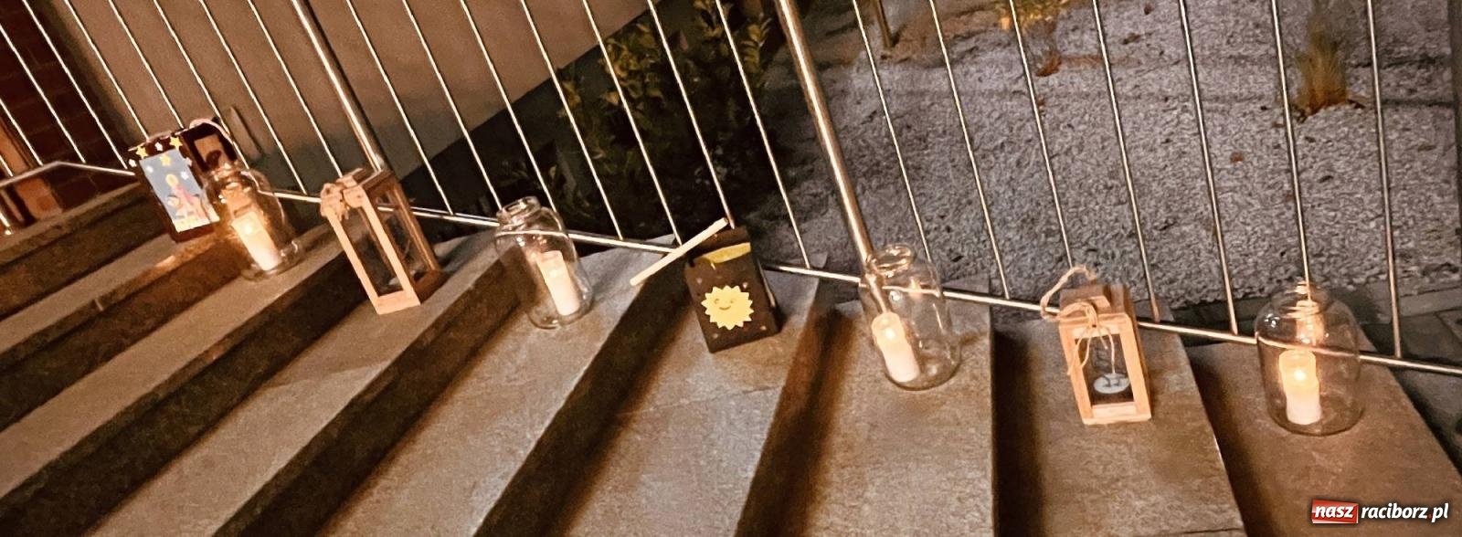 Zdjęcie w galerii na portalu naszraciborz.pl: Tłumy na św. Marcina na Ostrogu. Rozdano pół tysiąca rogalików wiadomości z regionu