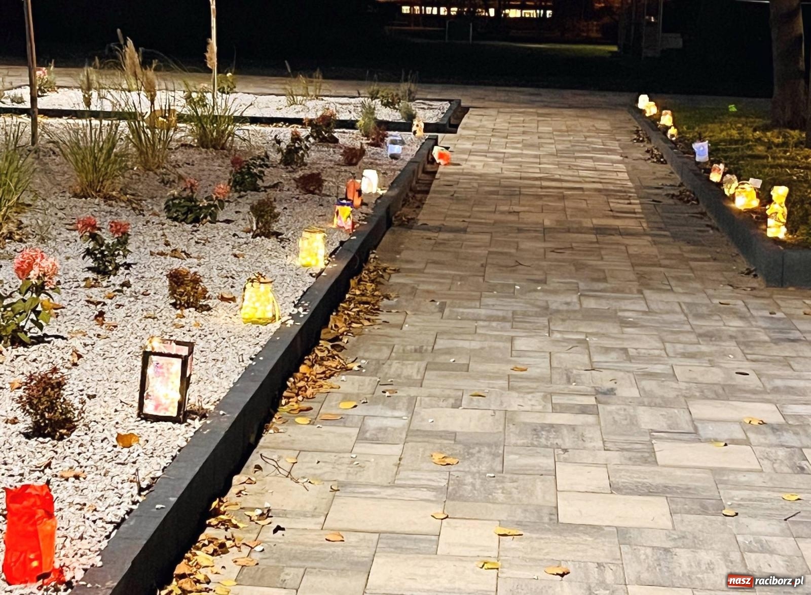 Zdjęcie w galerii na portalu naszraciborz.pl: Tłumy na św. Marcina na Ostrogu. Rozdano pół tysiąca rogalików wiadomości z regionu