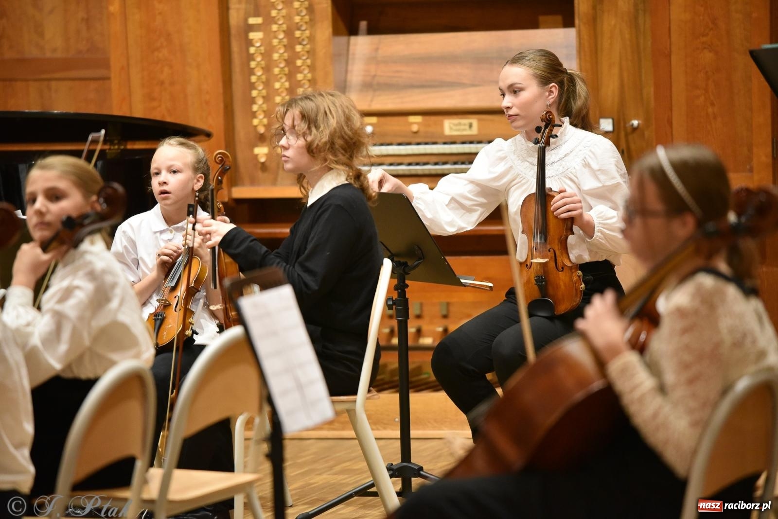 Zdjęcie w galerii na portalu naszraciborz.pl: Koncert Muzyki Polskiej w murach raciborskiej PSM [FOTO i WIDEO] wiadomości z regionu