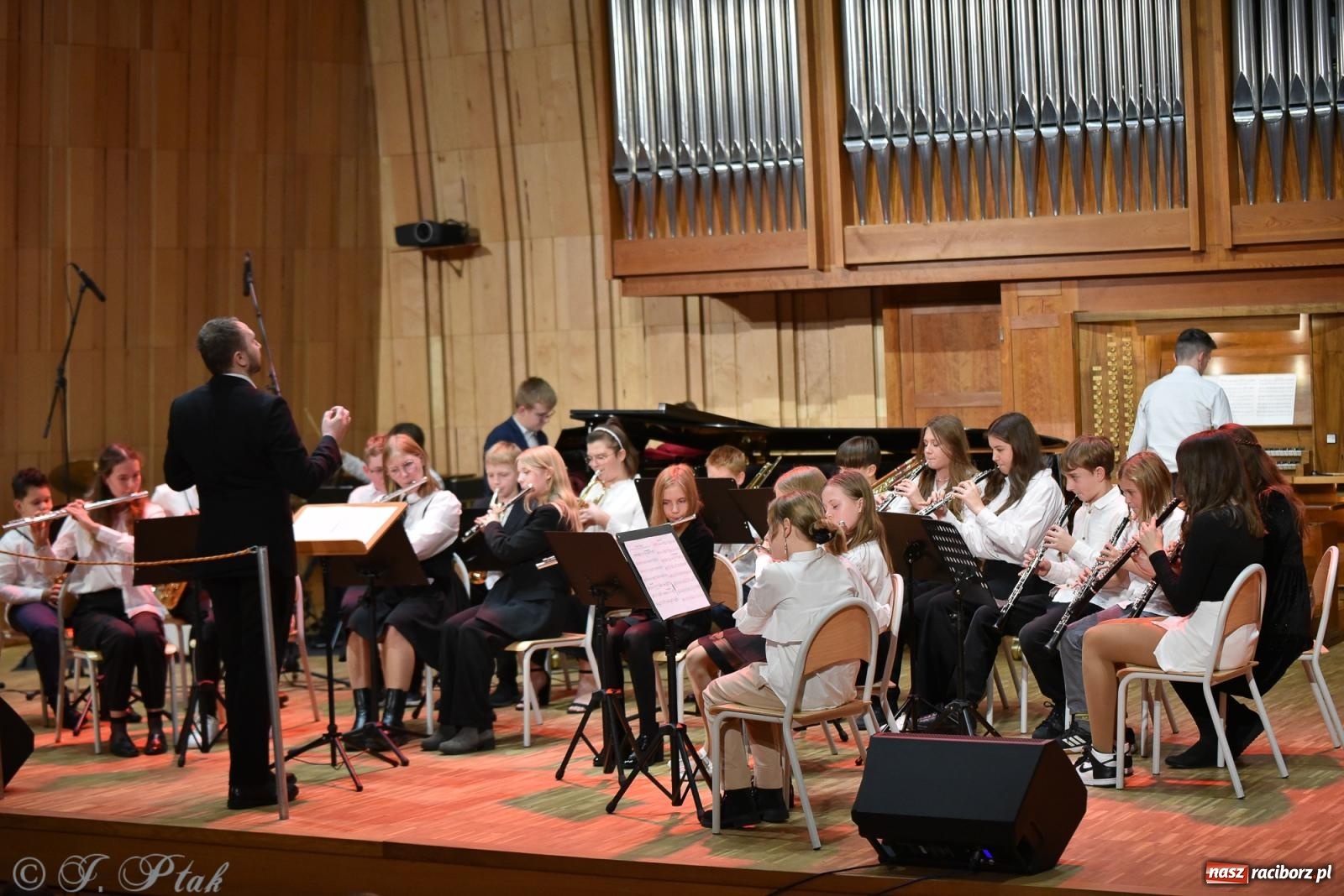 Zdjęcie w galerii na portalu naszraciborz.pl: Koncert Muzyki Polskiej w murach raciborskiej PSM [FOTO i WIDEO] wiadomości z regionu