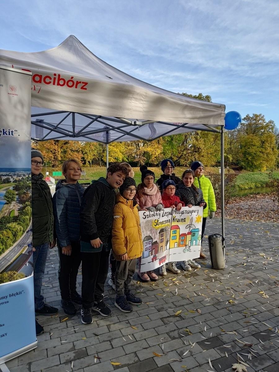Zdjęcie w galerii na portalu naszraciborz.pl: Wiązy górskie przyozdobią wały nadodrzańskie przy Reymonta wiadomości z regionu