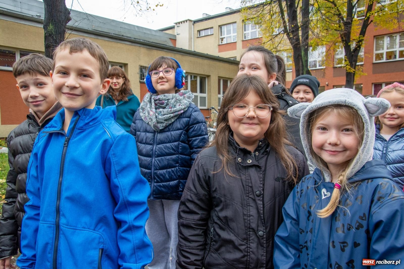 Zdjęcie w galerii na portalu naszraciborz.pl: SP 4 ma ekopracownię pod chmurką ze stacją METEO wiadomości z regionu