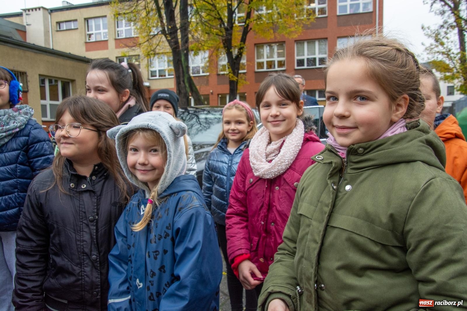 Zdjęcie w galerii na portalu naszraciborz.pl: SP 4 ma ekopracownię pod chmurką ze stacją METEO wiadomości z regionu