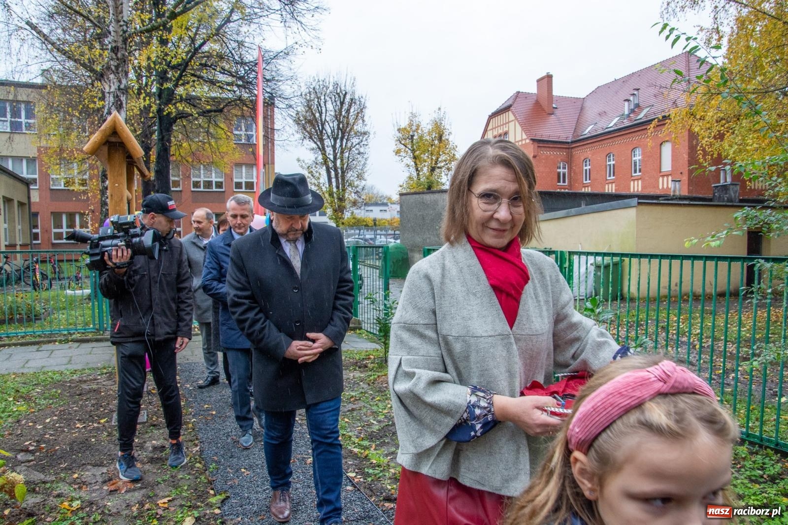 Zdjęcie w galerii na portalu naszraciborz.pl: SP 4 ma ekopracownię pod chmurką ze stacją METEO wiadomości z regionu
