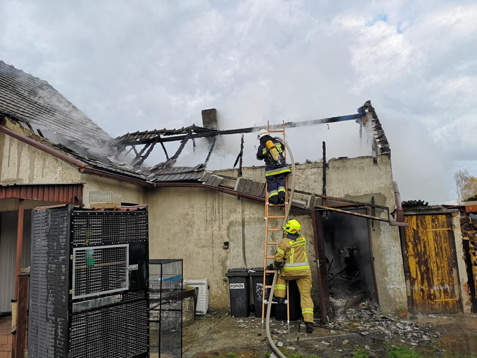Zdjęcie w galerii na portalu naszraciborz.pl: Pożar w Rudzie. W akcji dziesięć zastępów strażaków [FOTO] wiadomości z regionu