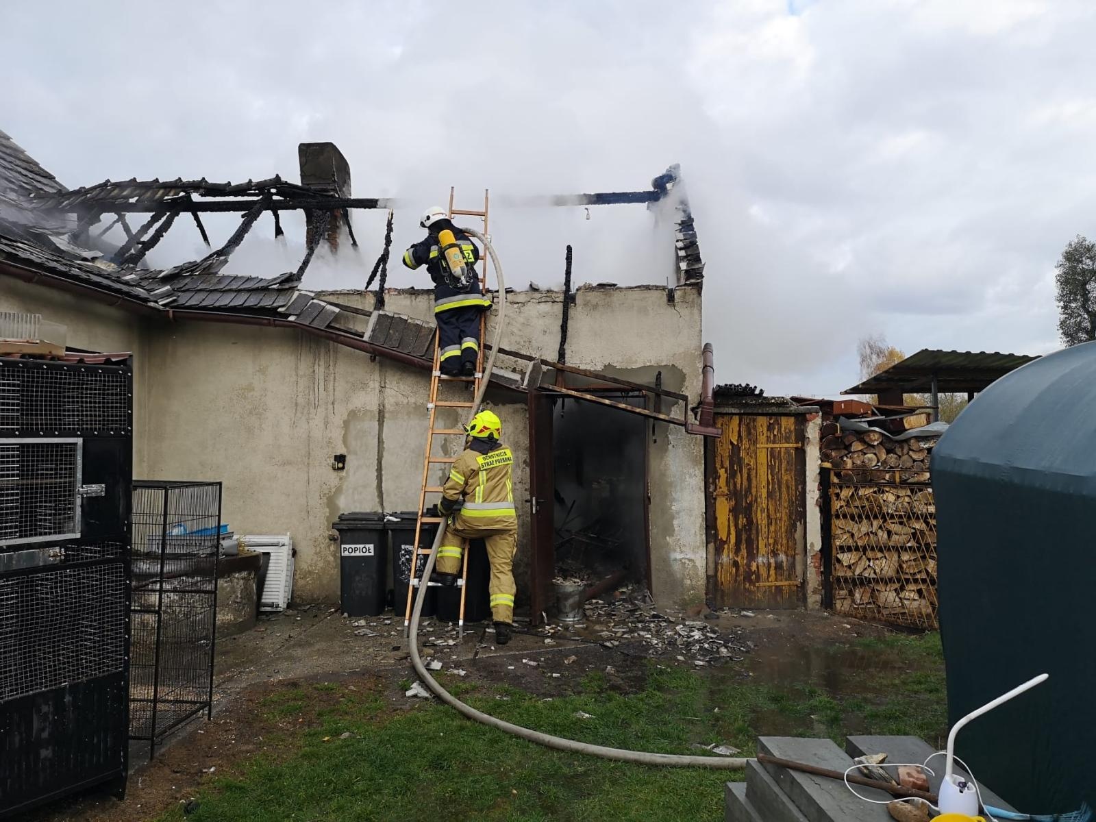 Zdjęcie w galerii na portalu naszraciborz.pl: Pożar w Rudzie. W akcji dziesięć zastępów strażaków [FOTO] wiadomości z regionu