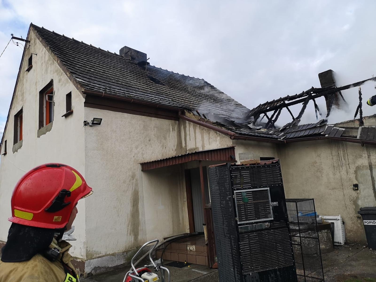 Zdjęcie w galerii na portalu naszraciborz.pl: Pożar w Rudzie. W akcji dziesięć zastępów strażaków [FOTO] wiadomości z regionu