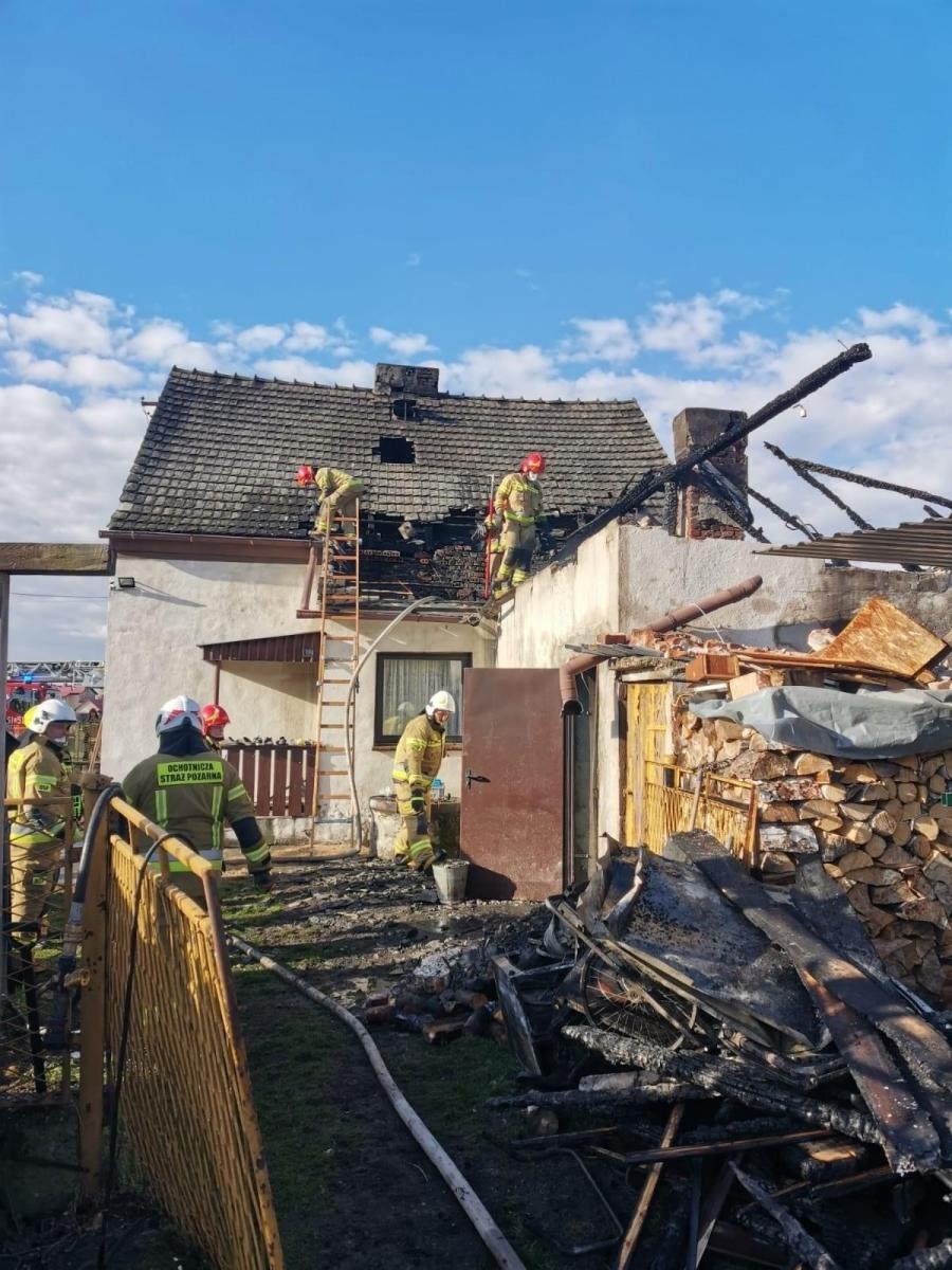 Zdjęcie w galerii na portalu naszraciborz.pl: Pożar w Rudzie. W akcji dziesięć zastępów strażaków [FOTO] wiadomości z regionu