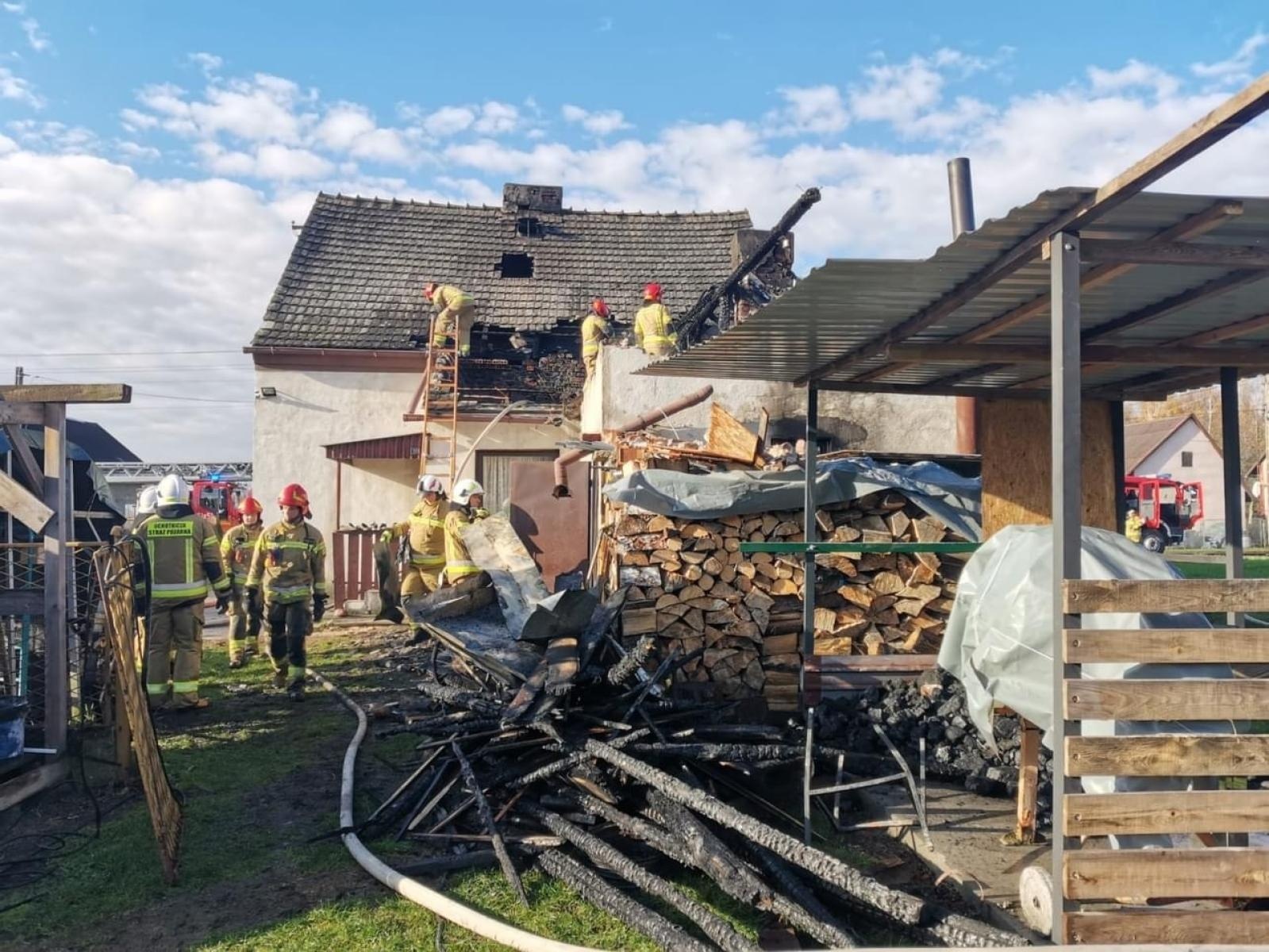 Zdjęcie w galerii na portalu naszraciborz.pl: Pożar w Rudzie. W akcji dziesięć zastępów strażaków [FOTO] wiadomości z regionu