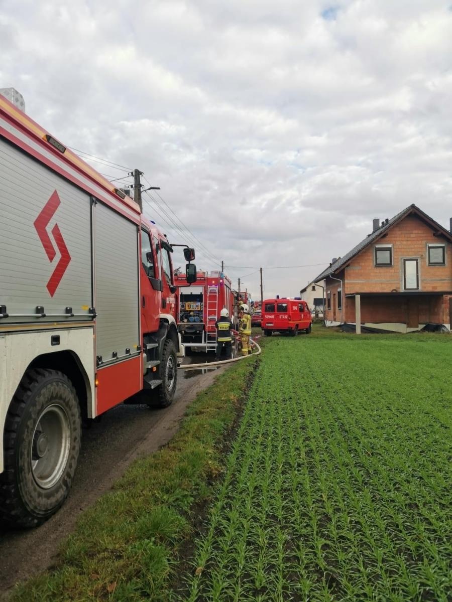 Zdjęcie w galerii na portalu naszraciborz.pl: Pożar w Rudzie. W akcji dziesięć zastępów strażaków [FOTO] wiadomości z regionu