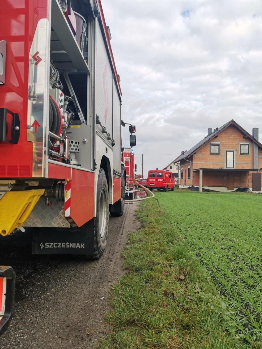 Zdjęcie w galerii na portalu naszraciborz.pl: Pożar w Rudzie. W akcji dziesięć zastępów strażaków [FOTO] wiadomości z regionu