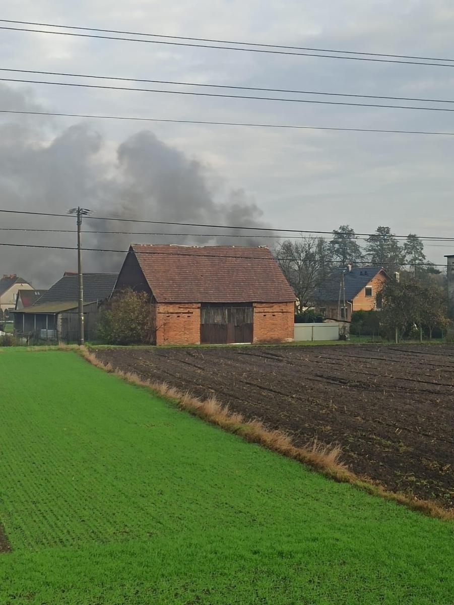 Zdjęcie w galerii na portalu naszraciborz.pl: Pożar w Rudzie. W akcji dziesięć zastępów strażaków [FOTO] wiadomości z regionu