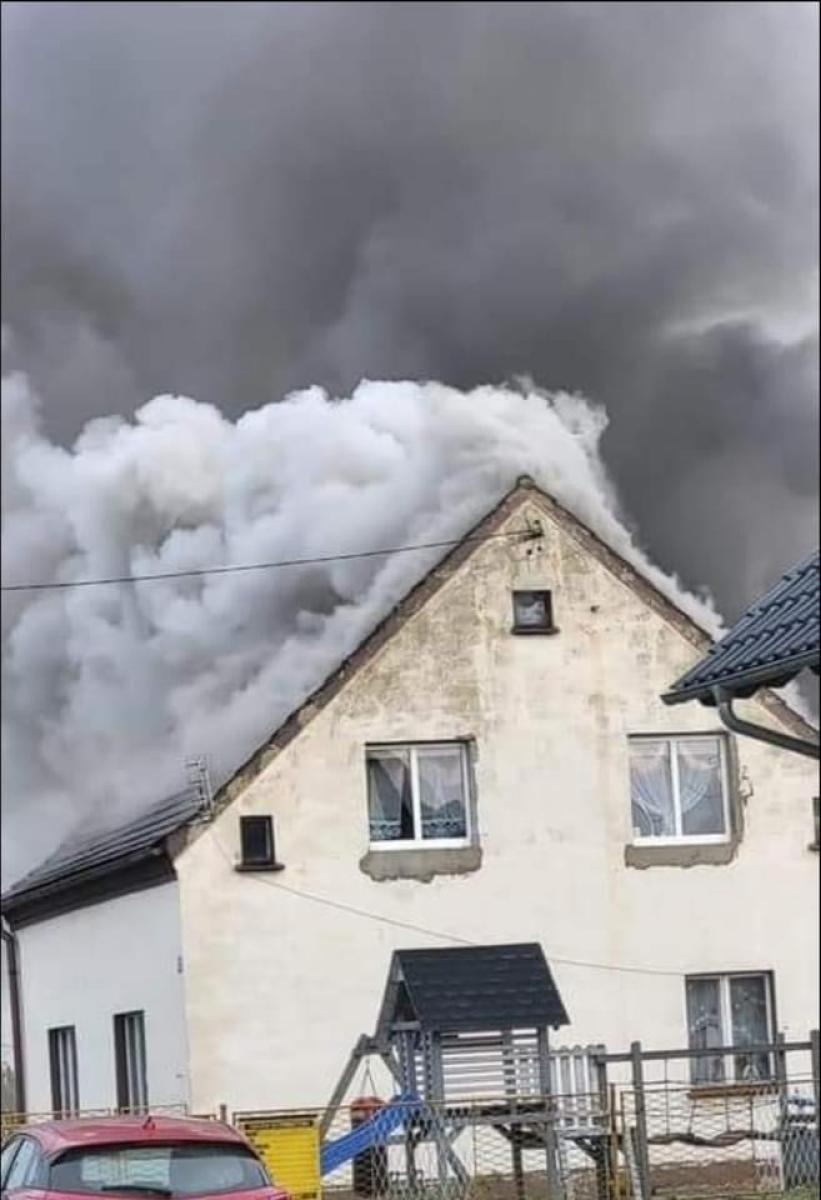 Zdjęcie w galerii na portalu naszraciborz.pl: Pożar w Rudzie. W akcji dziesięć zastępów strażaków [FOTO] wiadomości z regionu