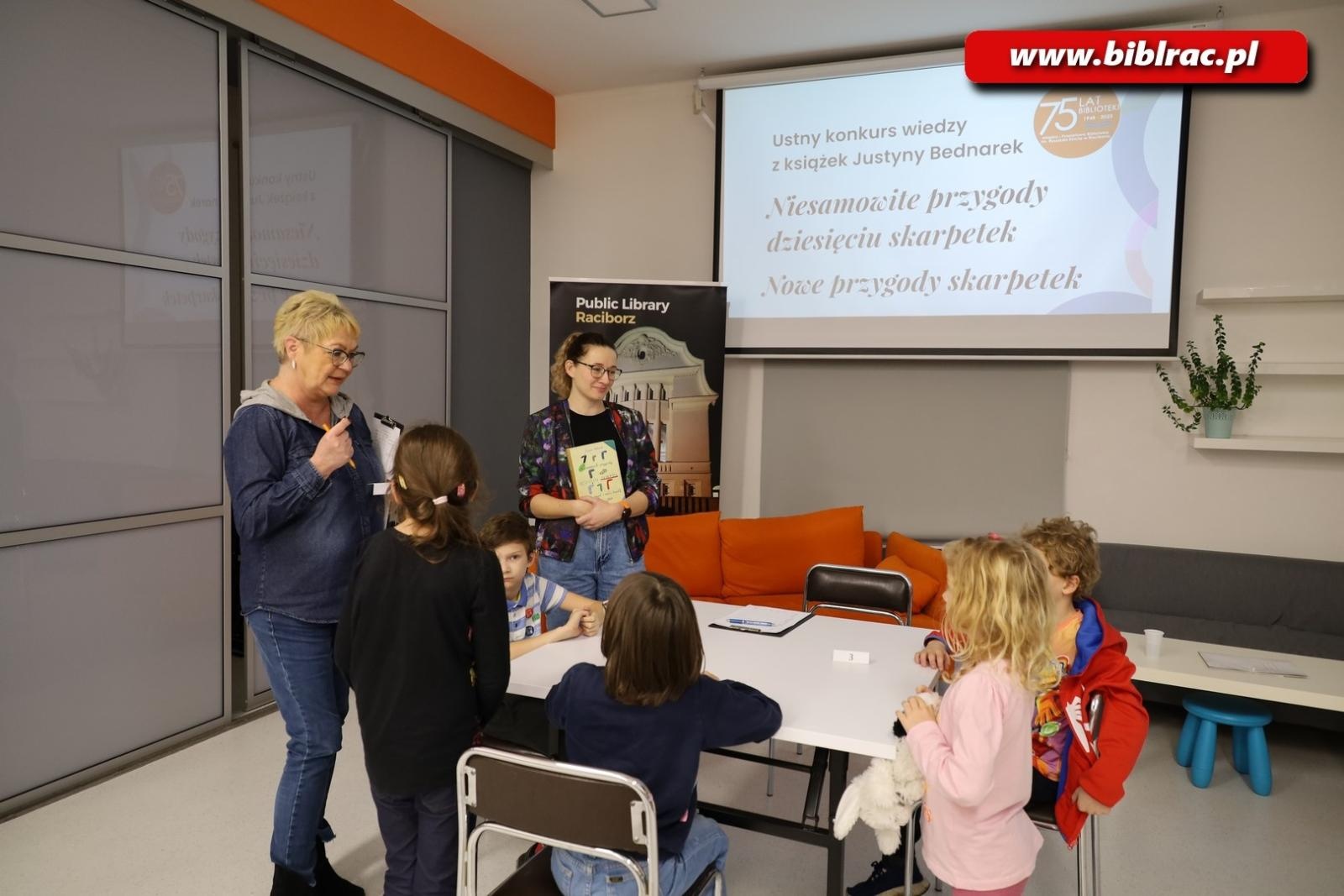 Zdjęcie w galerii na portalu naszraciborz.pl: Gdzie znikają skarpetki, czyli konkurs wiedzy w raciborskiej bibliotece wiadomości z regionu