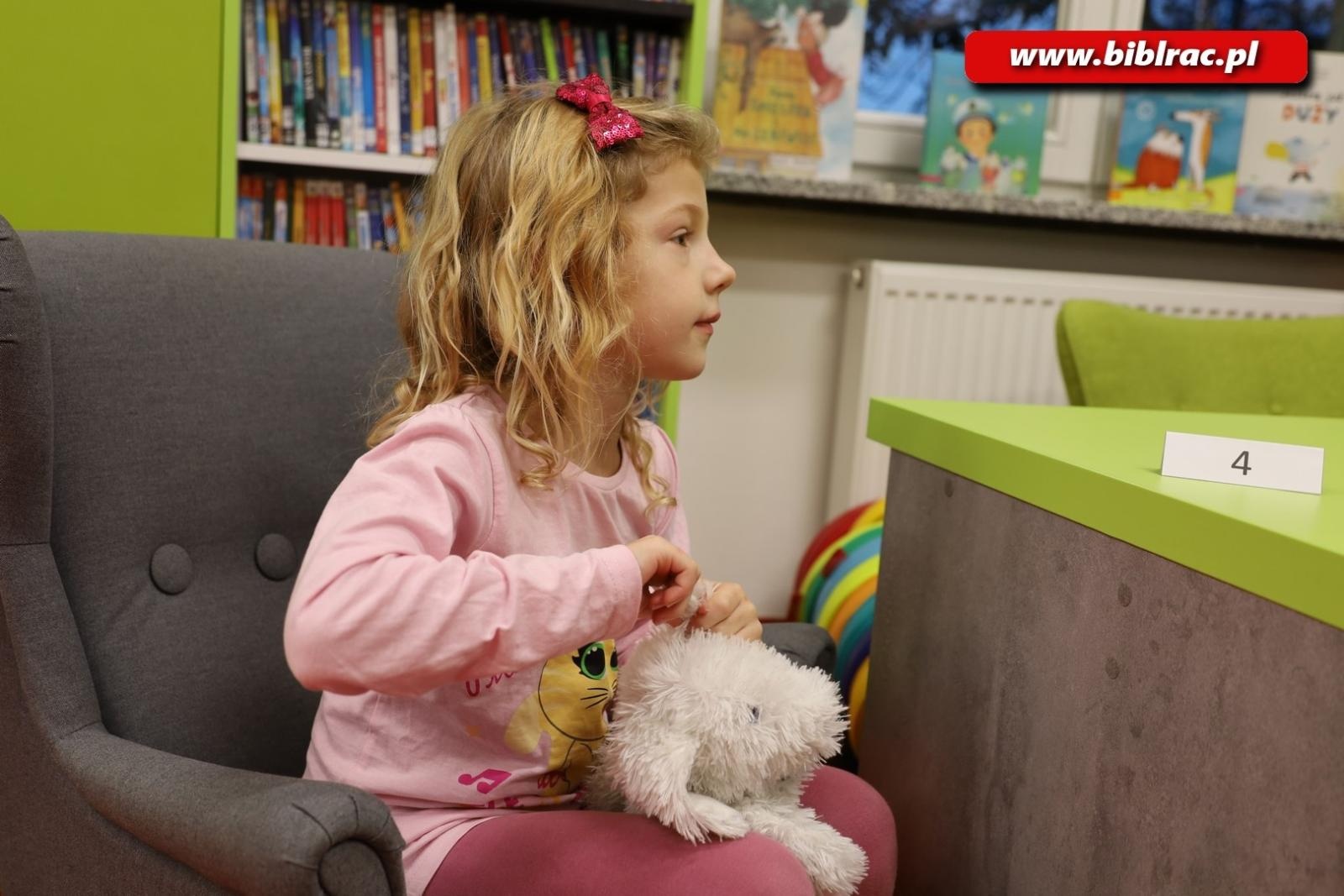 Zdjęcie w galerii na portalu naszraciborz.pl: Gdzie znikają skarpetki, czyli konkurs wiedzy w raciborskiej bibliotece wiadomości z regionu