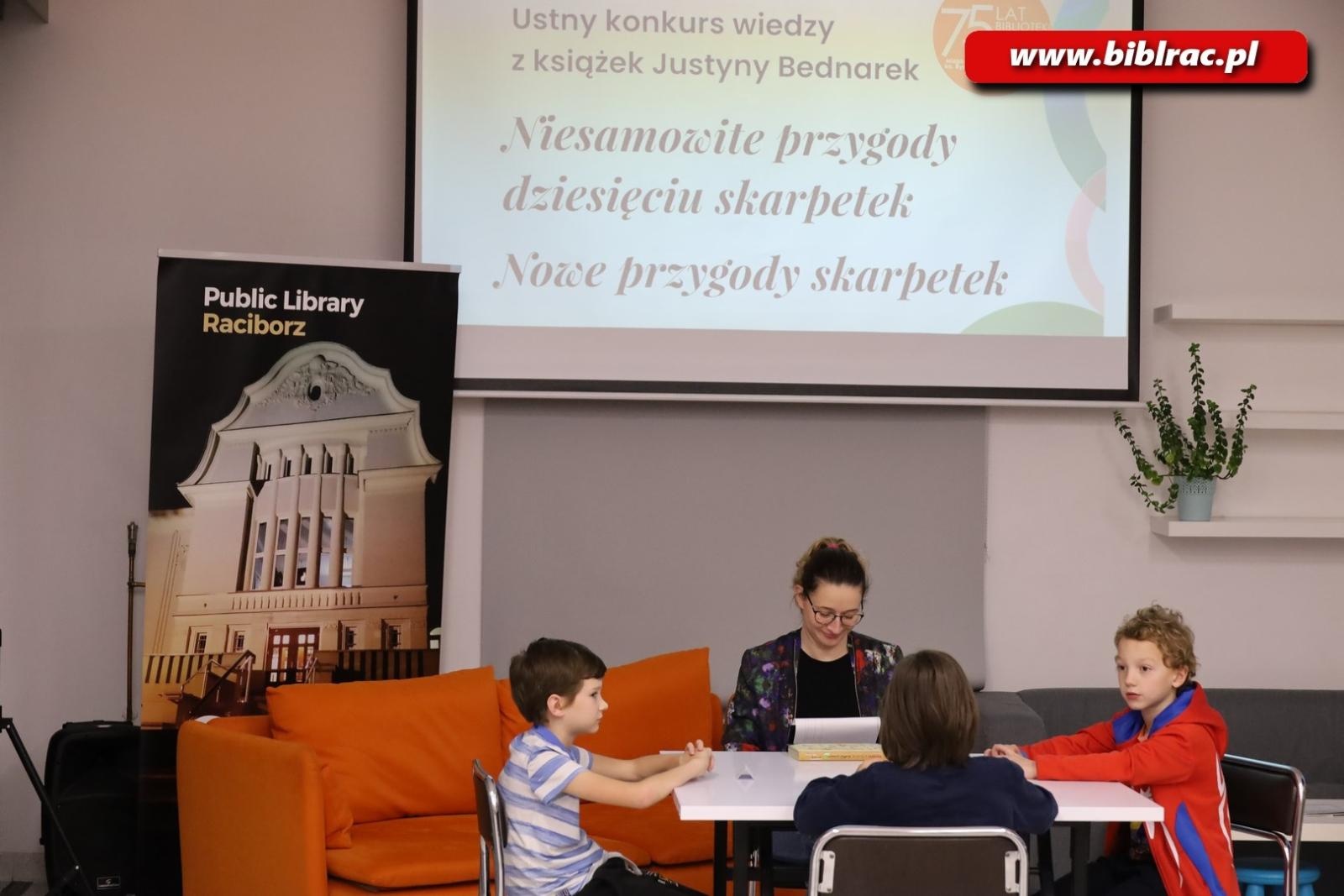 Zdjęcie w galerii na portalu naszraciborz.pl: Gdzie znikają skarpetki, czyli konkurs wiedzy w raciborskiej bibliotece wiadomości z regionu