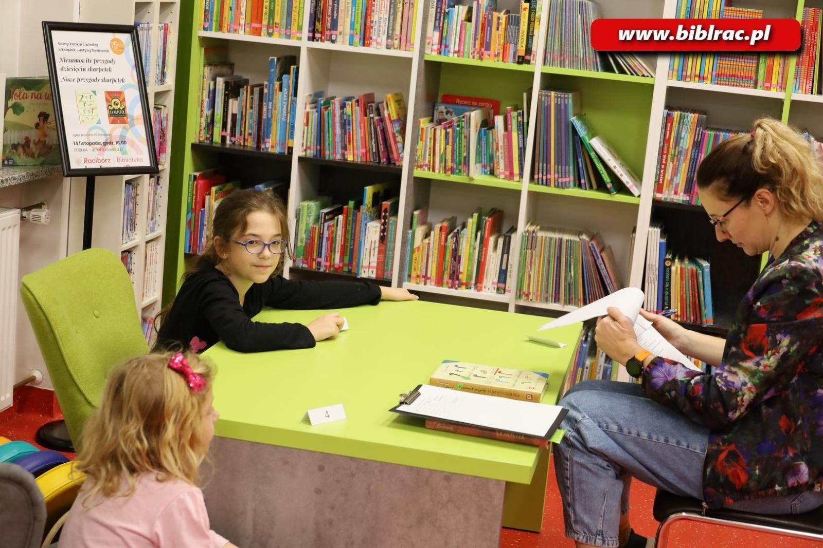 Zdjęcie w galerii na portalu naszraciborz.pl: Gdzie znikają skarpetki, czyli konkurs wiedzy w raciborskiej bibliotece wiadomości z regionu