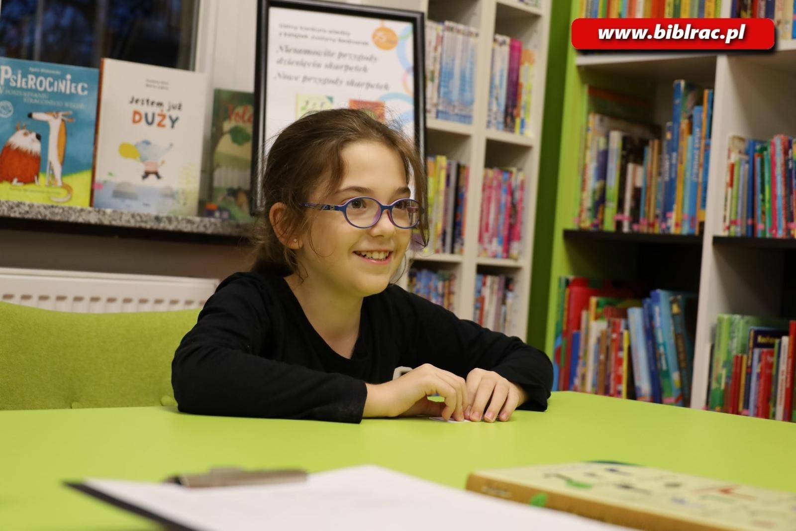 Zdjęcie w galerii na portalu naszraciborz.pl: Gdzie znikają skarpetki, czyli konkurs wiedzy w raciborskiej bibliotece wiadomości z regionu