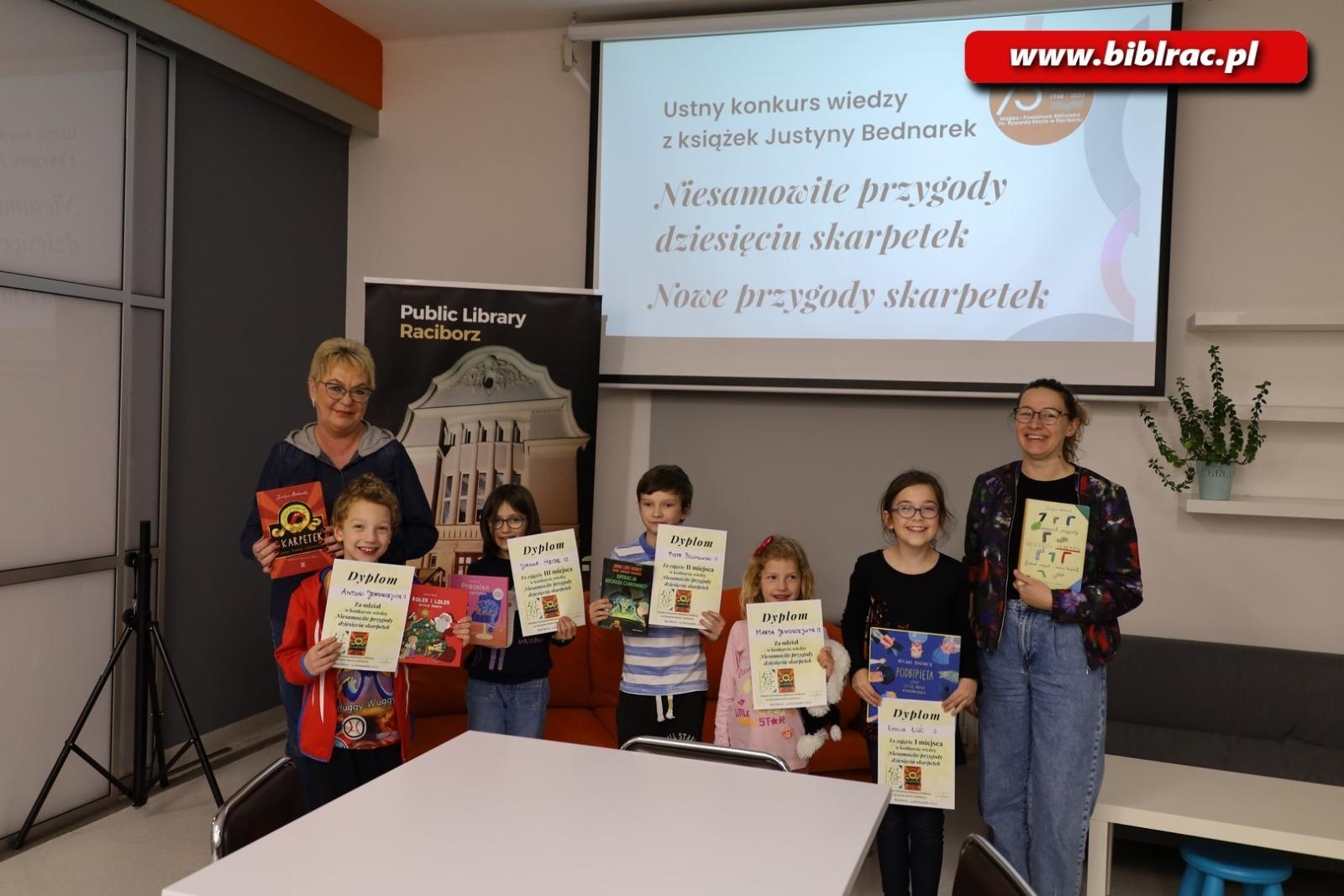 Zdjęcie w galerii na portalu naszraciborz.pl: Gdzie znikają skarpetki, czyli konkurs wiedzy w raciborskiej bibliotece wiadomości z regionu