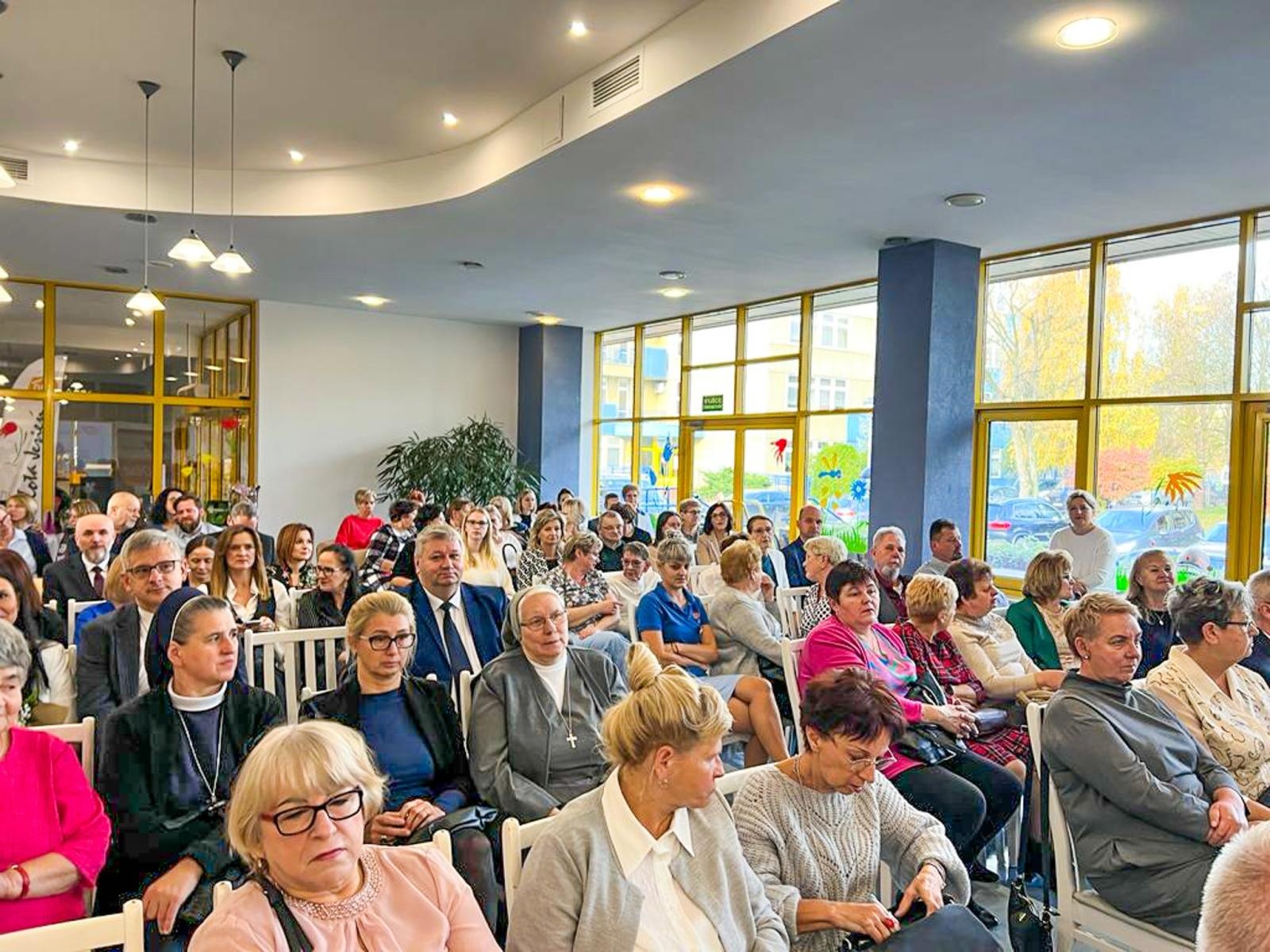 Zdjęcie w galerii na portalu naszraciborz.pl: DPS Złota Jesień świętuje 40. urodziny wiadomości z regionu