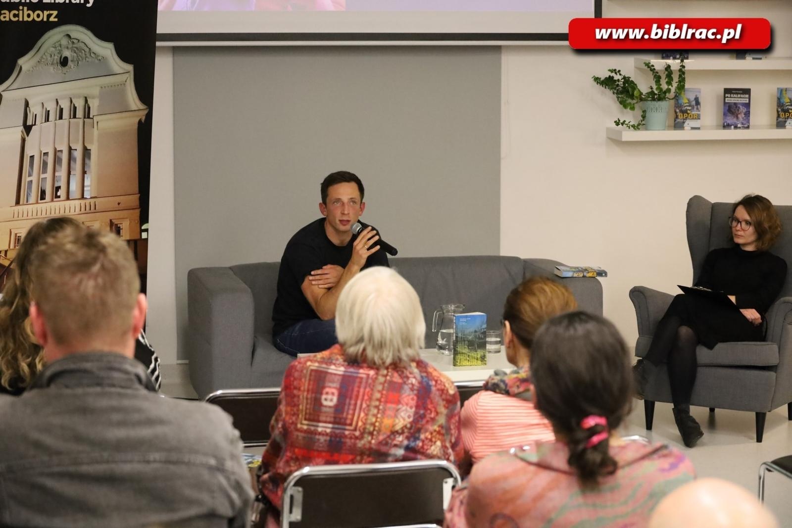 Zdjęcie w galerii na portalu naszraciborz.pl: Opór. Paweł Pieniążek w raciborskiej bibliotece wiadomości z regionu