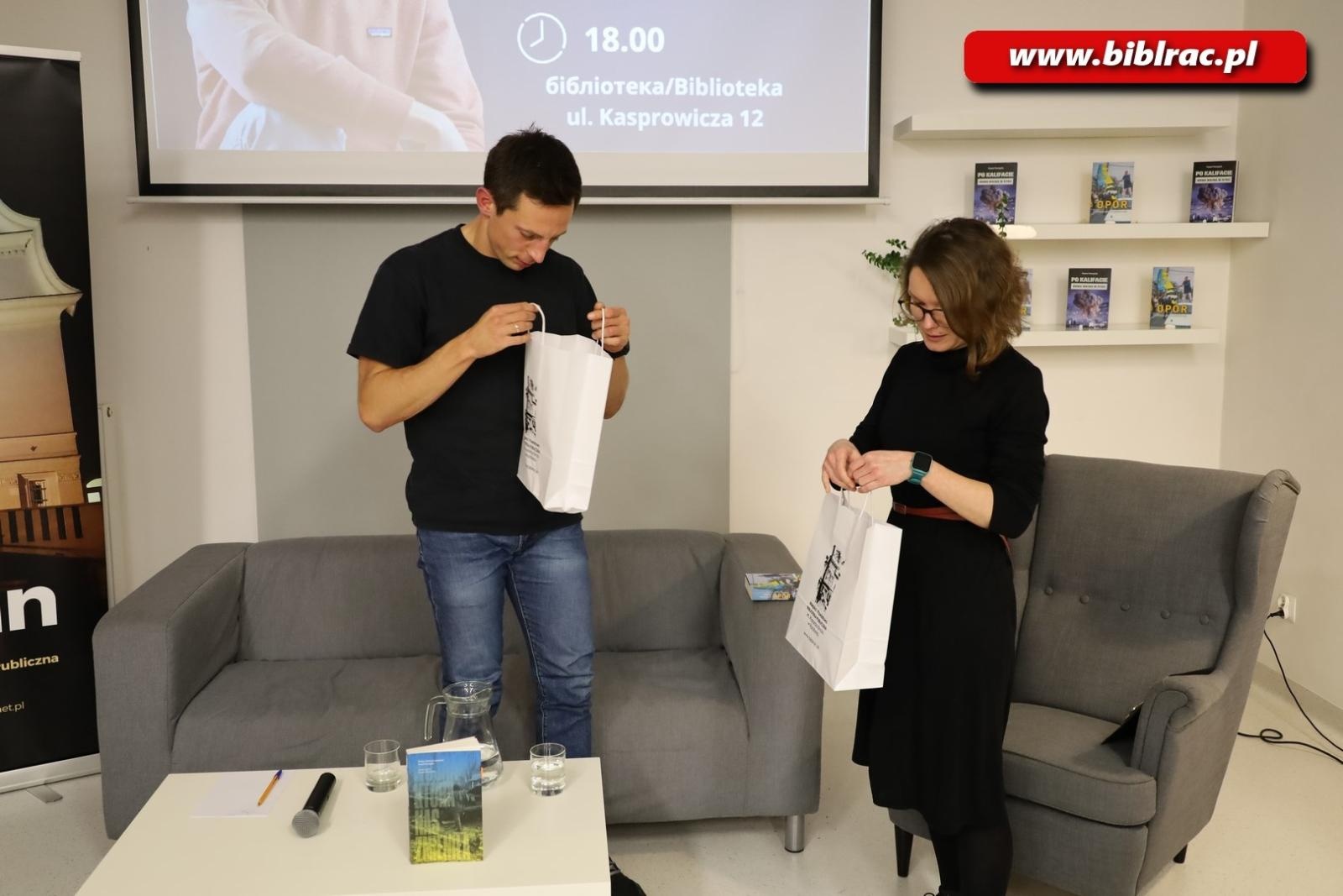 Zdjęcie w galerii na portalu naszraciborz.pl: Opór. Paweł Pieniążek w raciborskiej bibliotece wiadomości z regionu