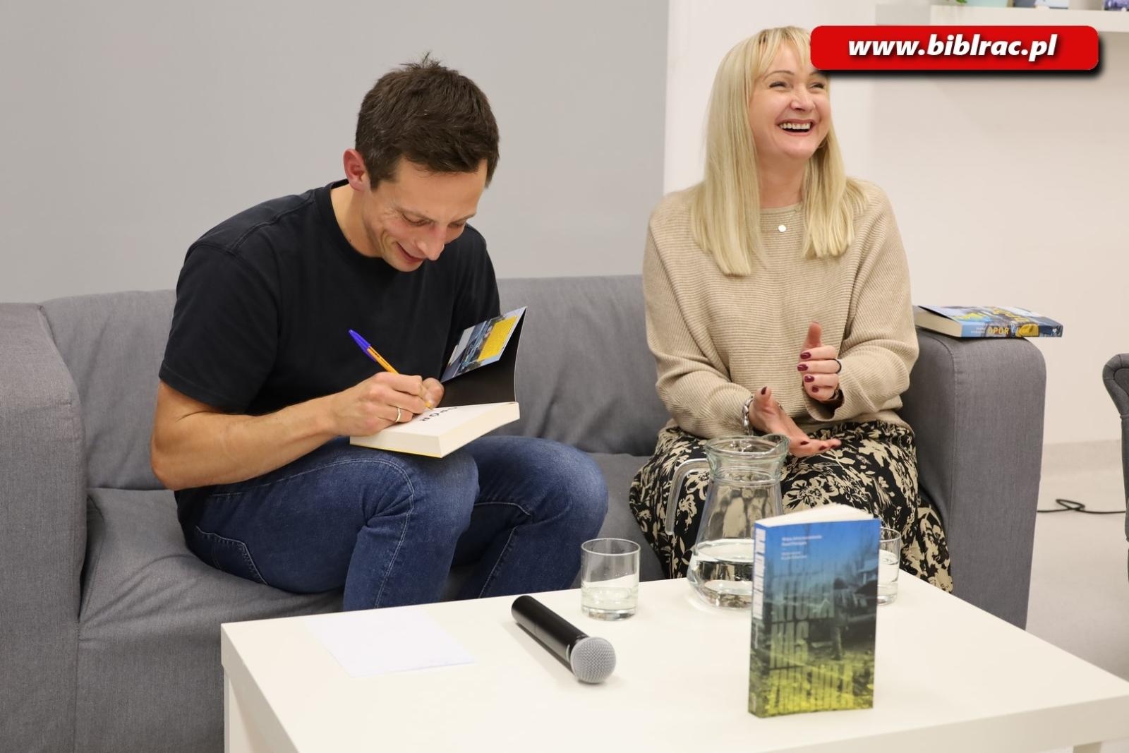 Zdjęcie w galerii na portalu naszraciborz.pl: Opór. Paweł Pieniążek w raciborskiej bibliotece wiadomości z regionu