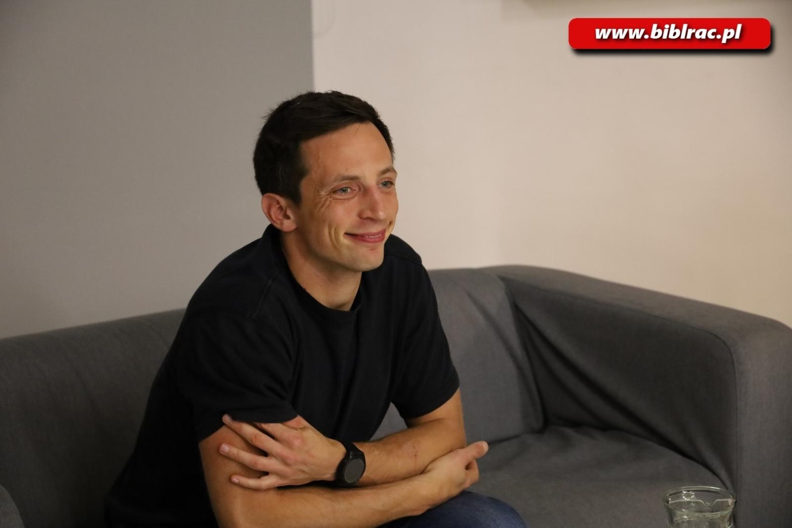 Zdjęcie w galerii na portalu naszraciborz.pl: Opór. Paweł Pieniążek w raciborskiej bibliotece wiadomości z regionu