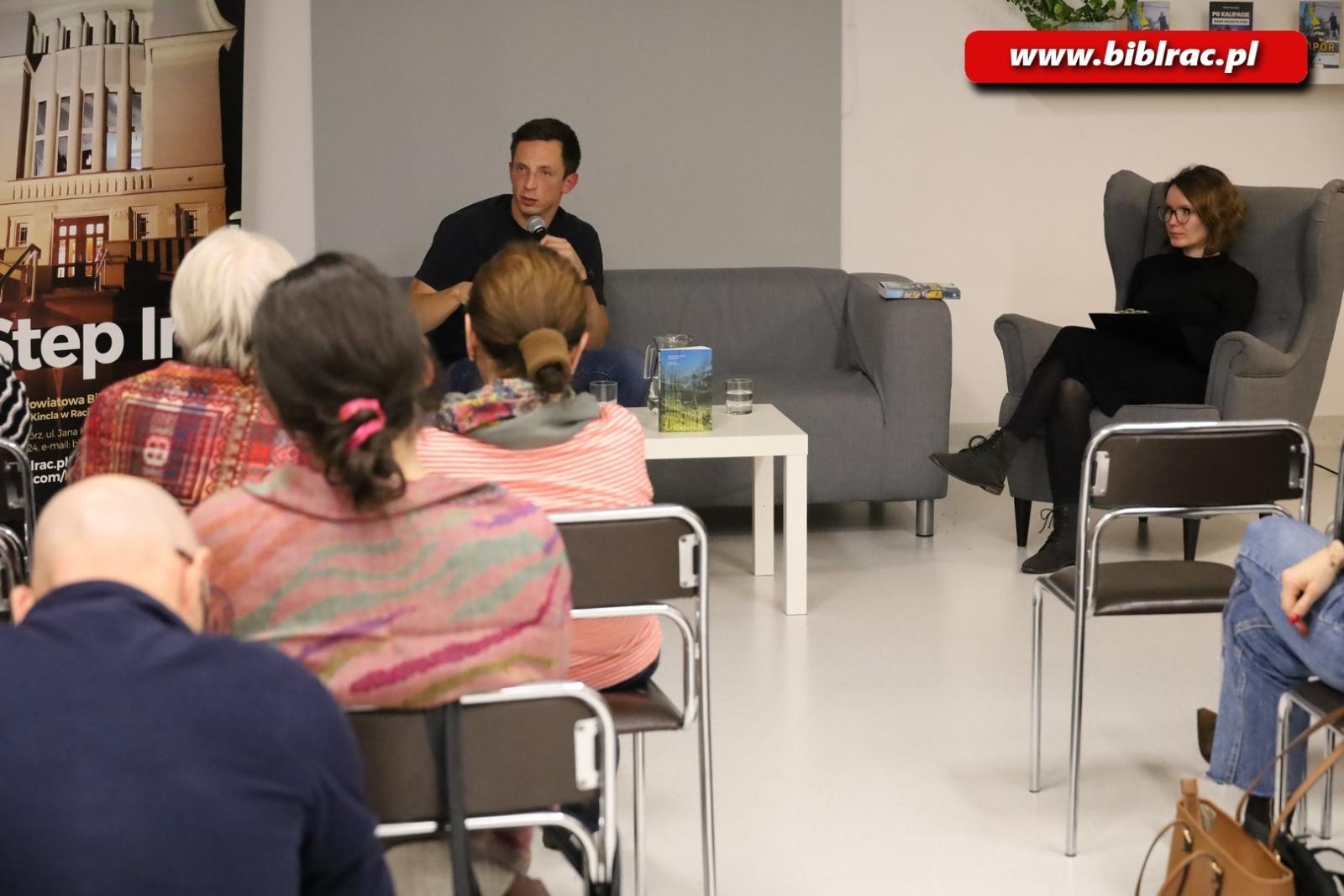 Zdjęcie w galerii na portalu naszraciborz.pl: Opór. Paweł Pieniążek w raciborskiej bibliotece wiadomości z regionu