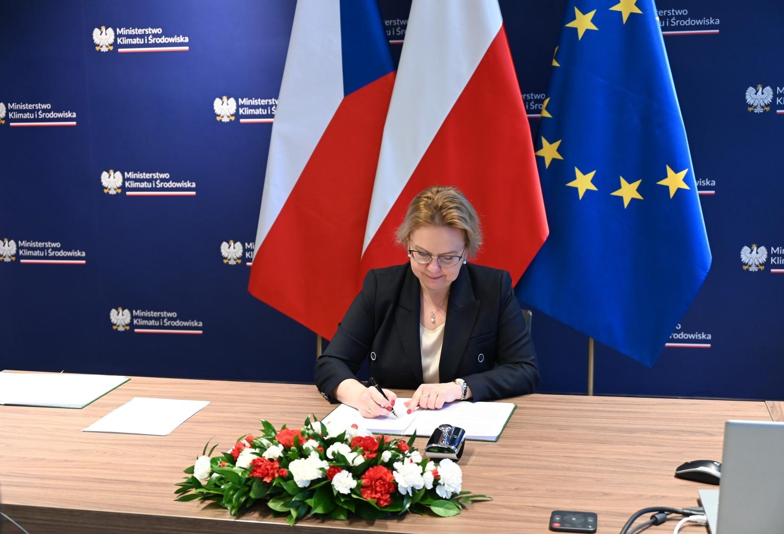 Zdjęcie w galerii na portalu naszraciborz.pl: Polska i Czechy podpisały deklarację ws. zwalczania transgranicznego zanieczyszczania powietrza wiadomości z regionu