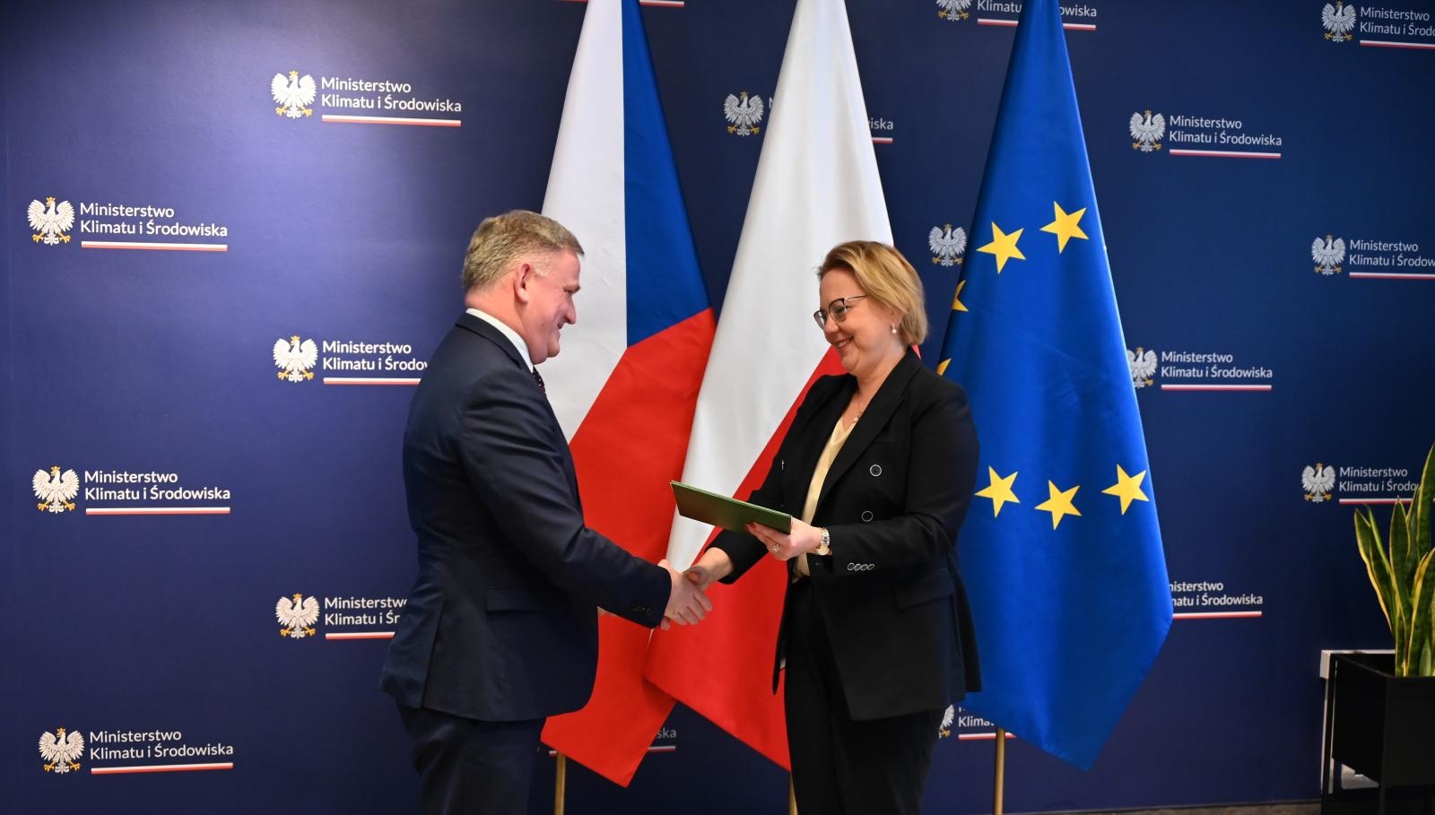 Zdjęcie w galerii na portalu naszraciborz.pl: Polska i Czechy podpisały deklarację ws. zwalczania transgranicznego zanieczyszczania powietrza wiadomości z regionu