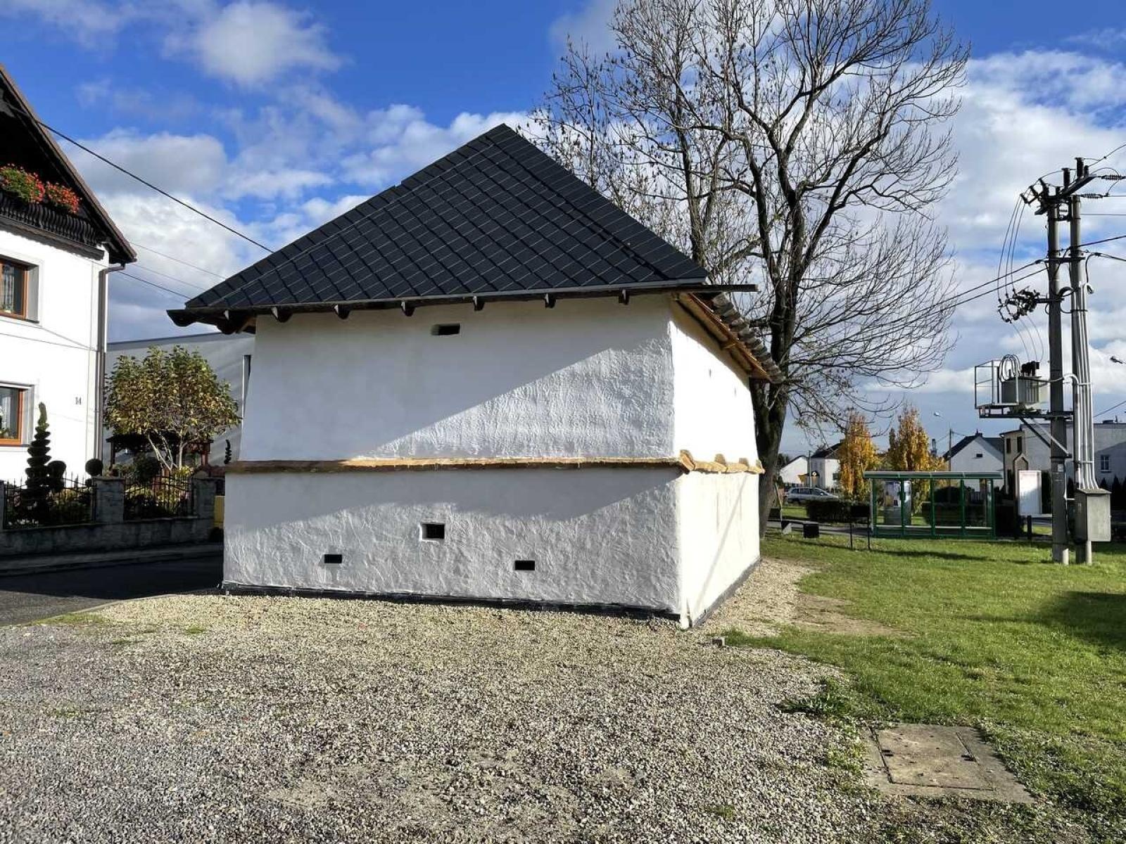 Zdjęcie w galerii na portalu naszraciborz.pl: Zakończył się czwarty etap remontu zabytkowego spichlerza chłopskiego w Sudole wiadomości z regionu