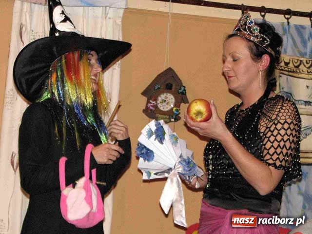 Zdjęcie w galerii na portalu naszraciborz.pl: Bajka w prezencie mikołajkowym wiadomości z regionu