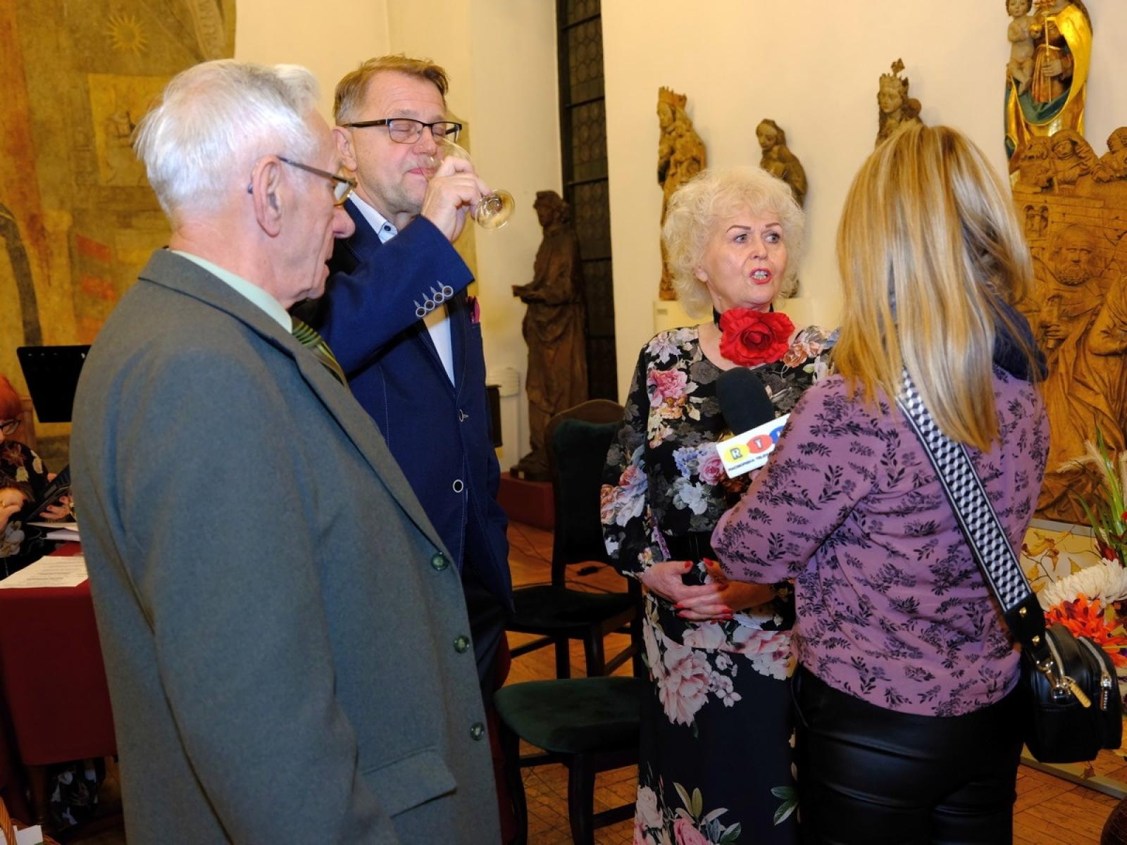 Zdjęcie w galerii na portalu naszraciborz.pl: Przedziwne meandry losu. Zbigniew Woźniak promował swoją książkę wiadomości z regionu