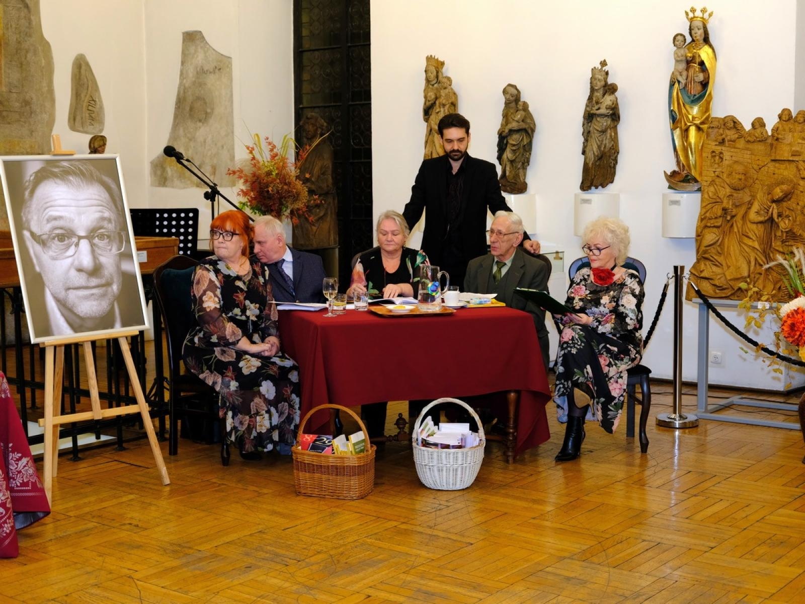 Zdjęcie w galerii na portalu naszraciborz.pl: Przedziwne meandry losu. Zbigniew Woźniak promował swoją książkę wiadomości z regionu