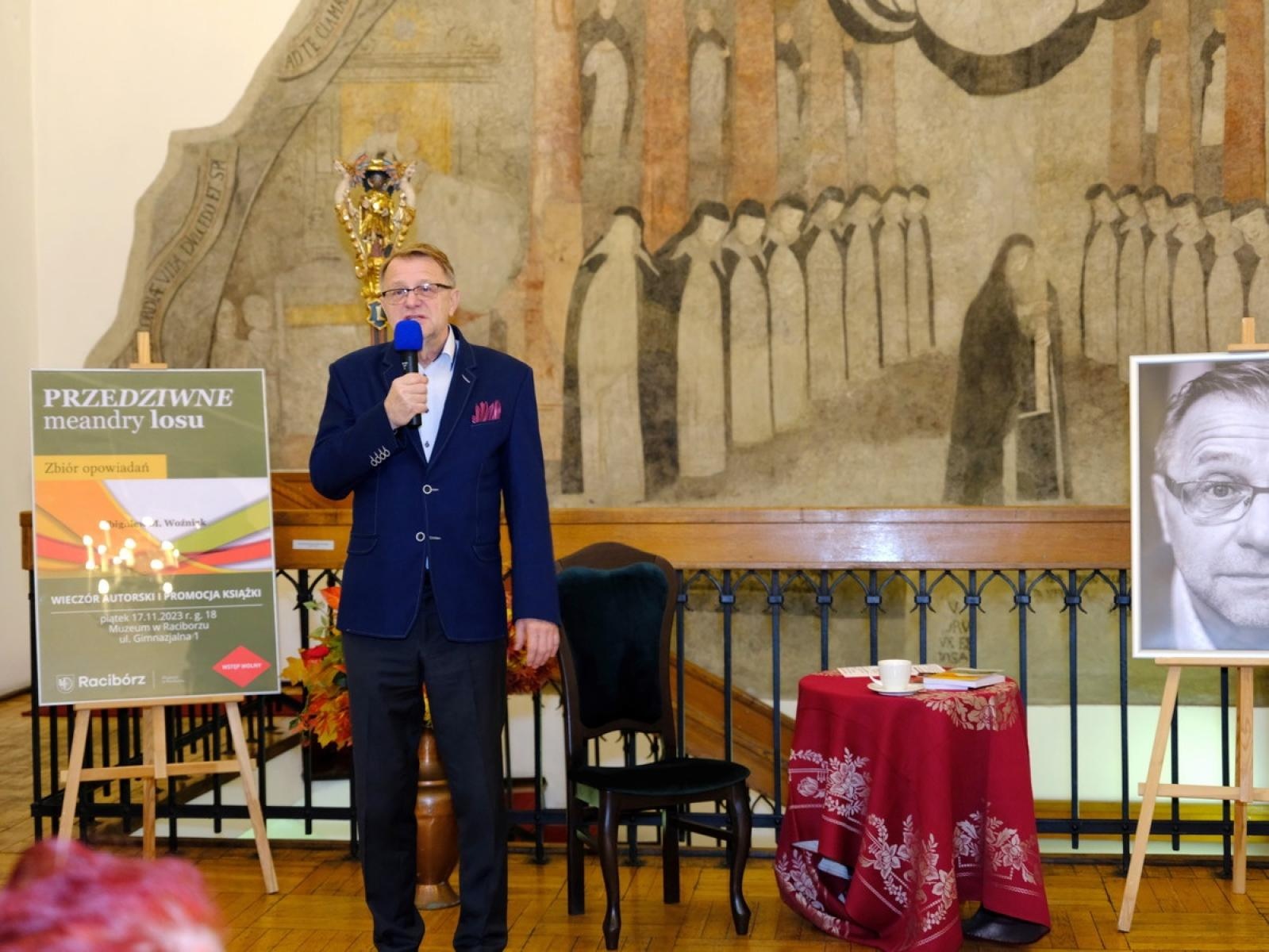 Zdjęcie w galerii na portalu naszraciborz.pl: Przedziwne meandry losu. Zbigniew Woźniak promował swoją książkę wiadomości z regionu