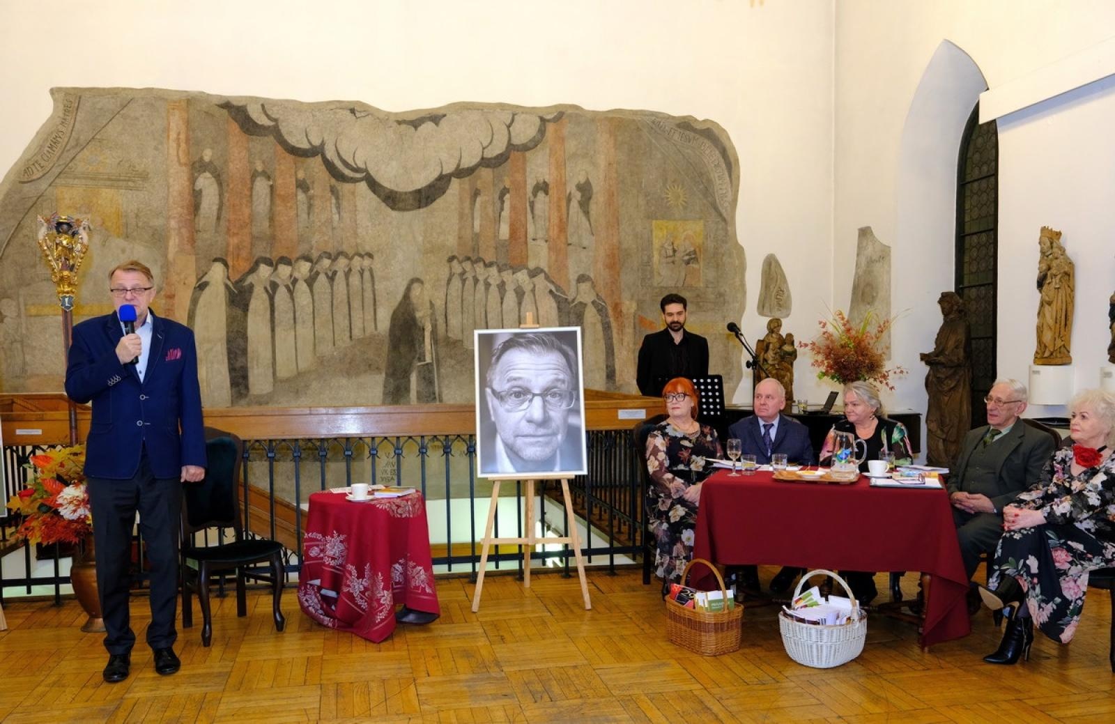 Zdjęcie w galerii na portalu naszraciborz.pl: Przedziwne meandry losu. Zbigniew Woźniak promował swoją książkę wiadomości z regionu