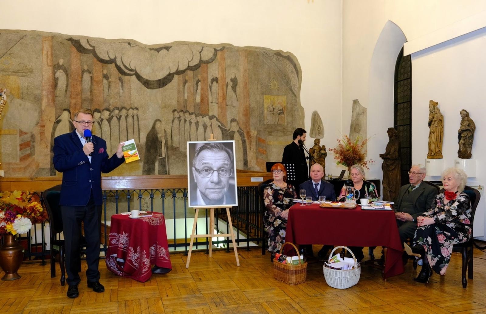 Zdjęcie w galerii na portalu naszraciborz.pl: Przedziwne meandry losu. Zbigniew Woźniak promował swoją książkę wiadomości z regionu