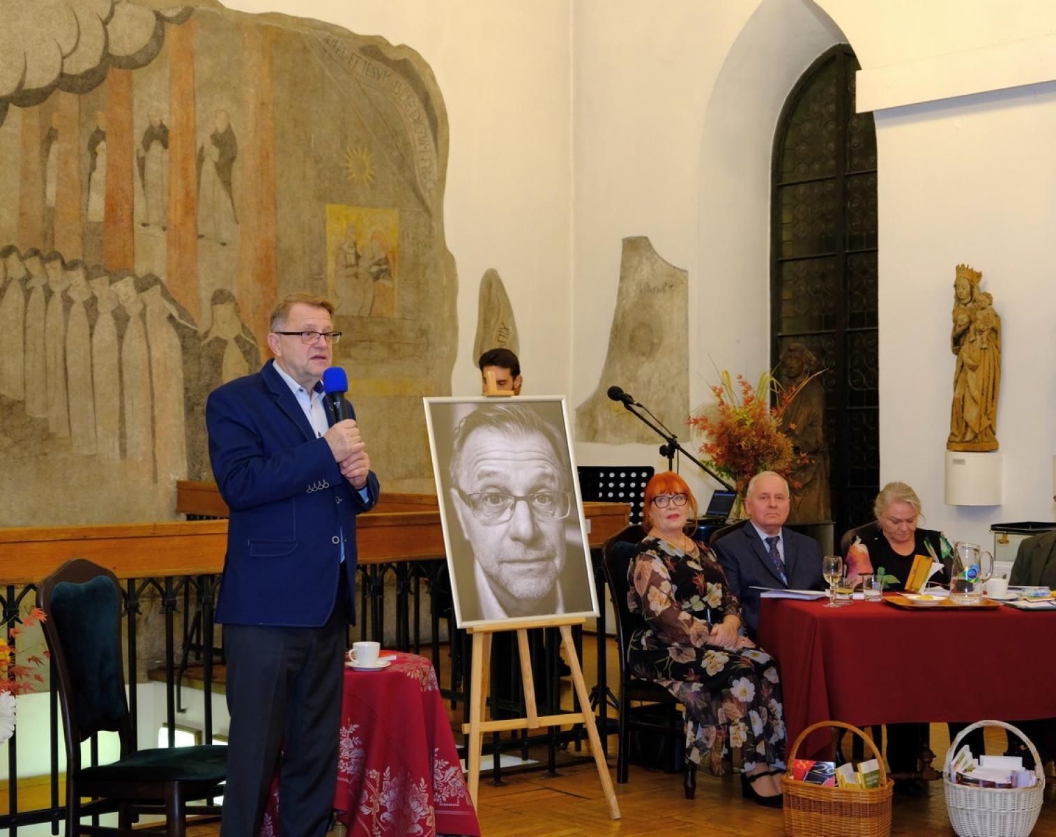 Zdjęcie w galerii na portalu naszraciborz.pl: Przedziwne meandry losu. Zbigniew Woźniak promował swoją książkę wiadomości z regionu