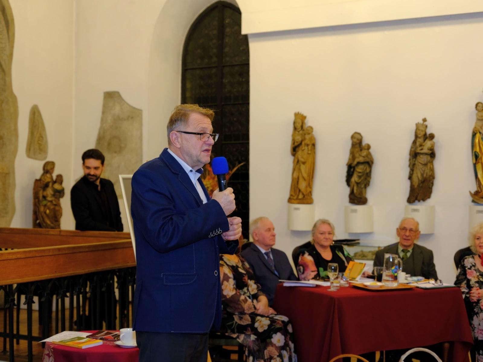 Zdjęcie w galerii na portalu naszraciborz.pl: Przedziwne meandry losu. Zbigniew Woźniak promował swoją książkę wiadomości z regionu