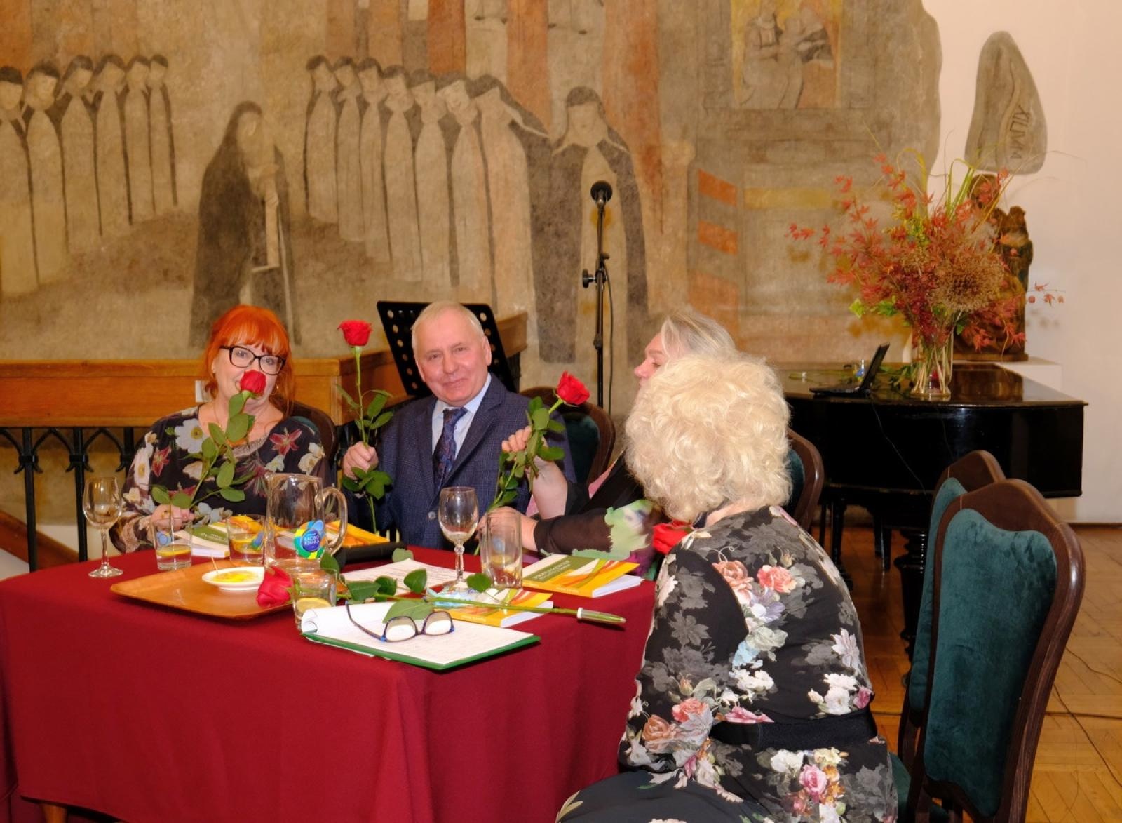 Zdjęcie w galerii na portalu naszraciborz.pl: Przedziwne meandry losu. Zbigniew Woźniak promował swoją książkę wiadomości z regionu