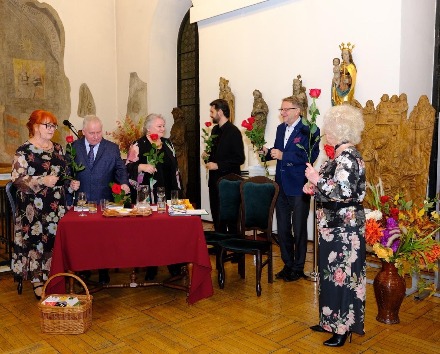 Zdjęcie w galerii na portalu naszraciborz.pl: Przedziwne meandry losu. Zbigniew Woźniak promował swoją książkę wiadomości z regionu